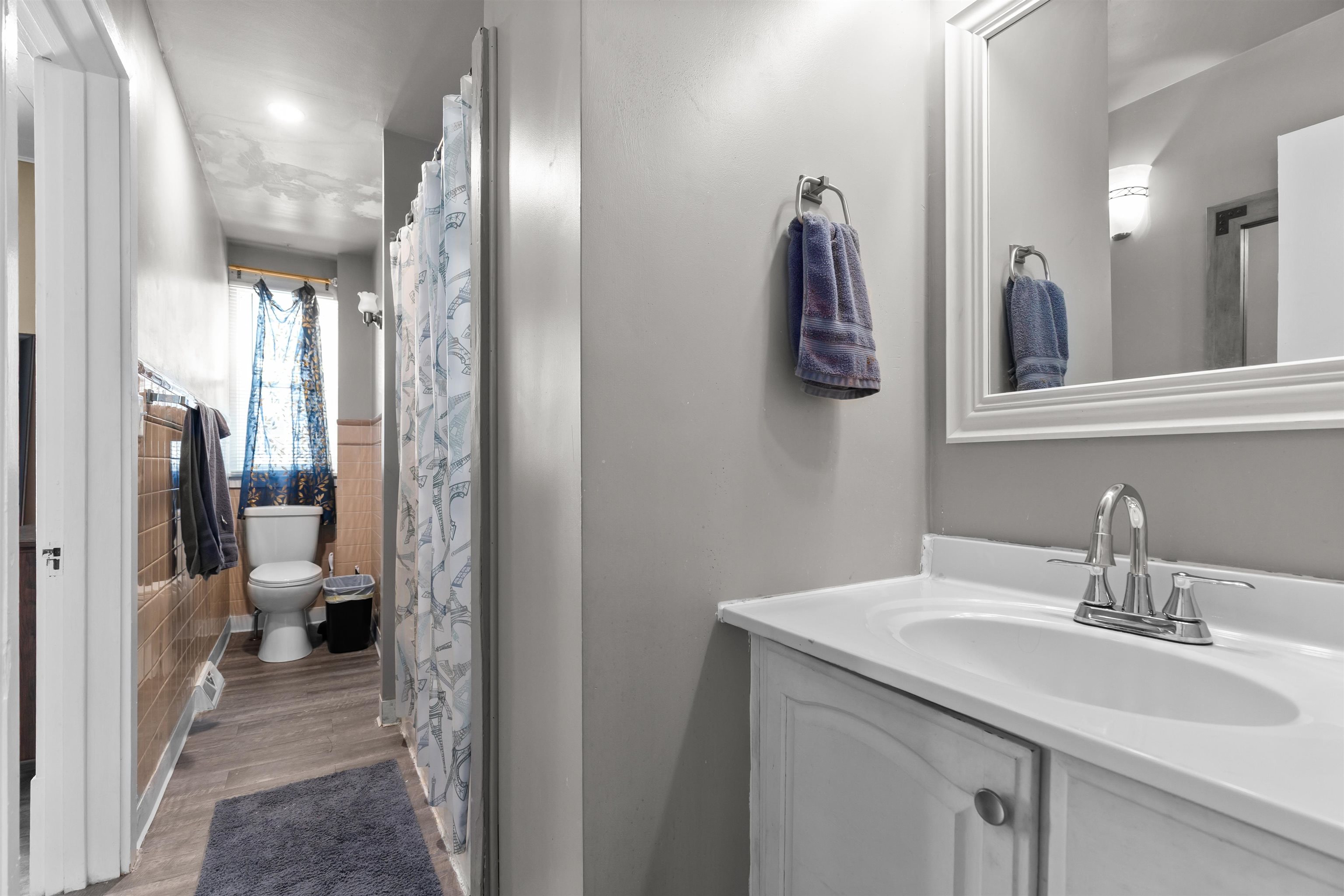 242 W 14TH Avenue