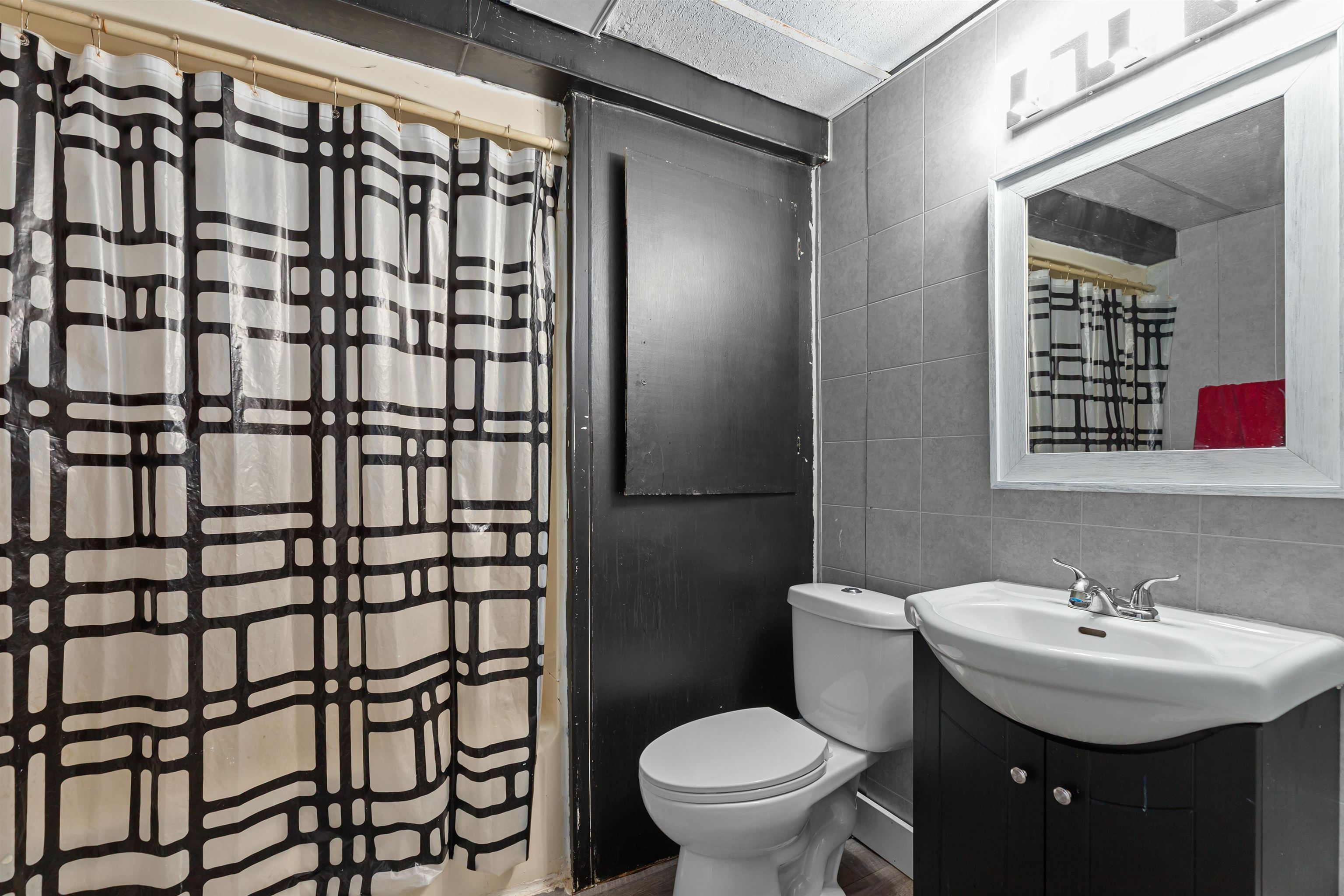 242 W 14TH Avenue