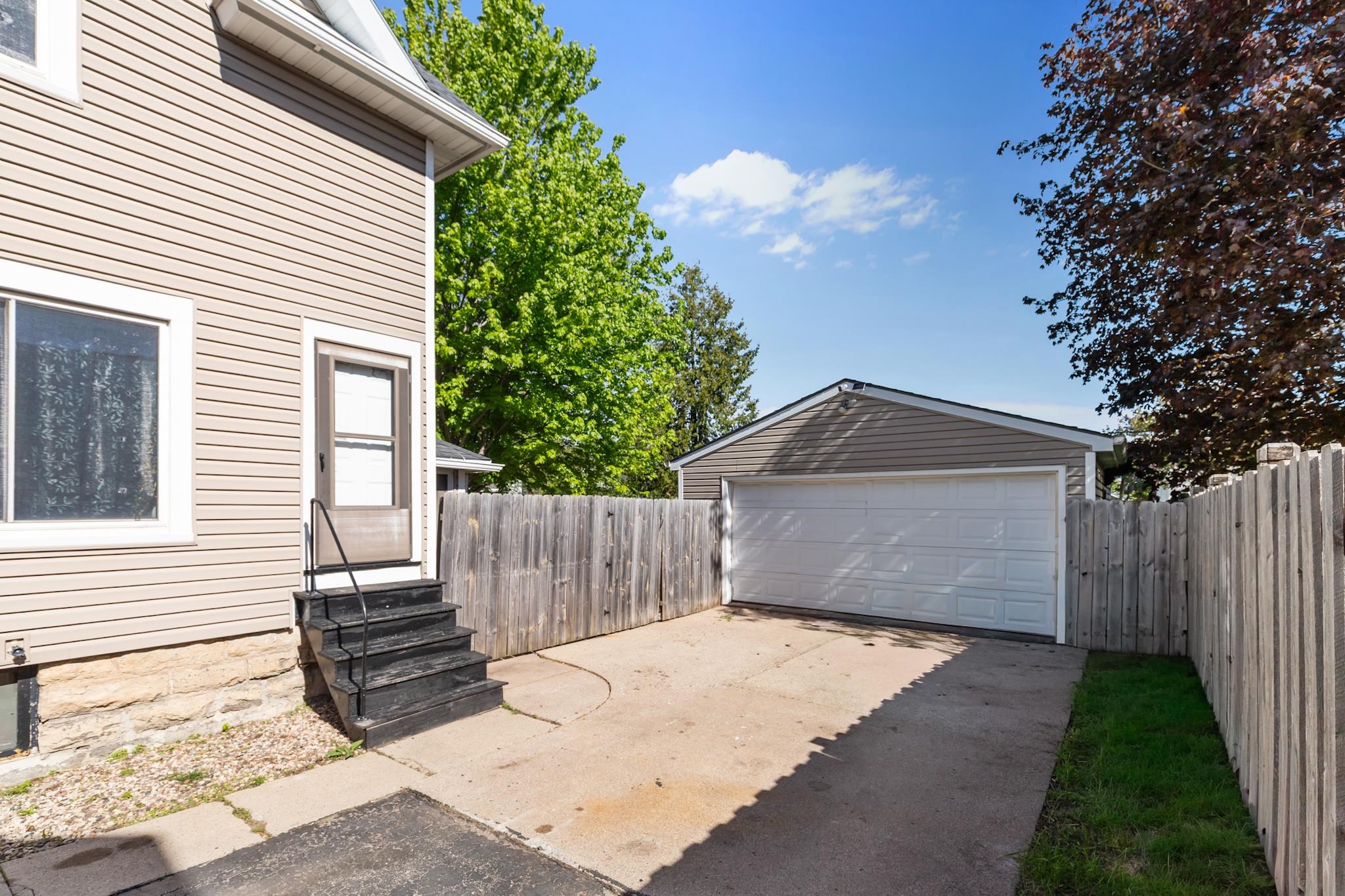 242 W 14TH Avenue