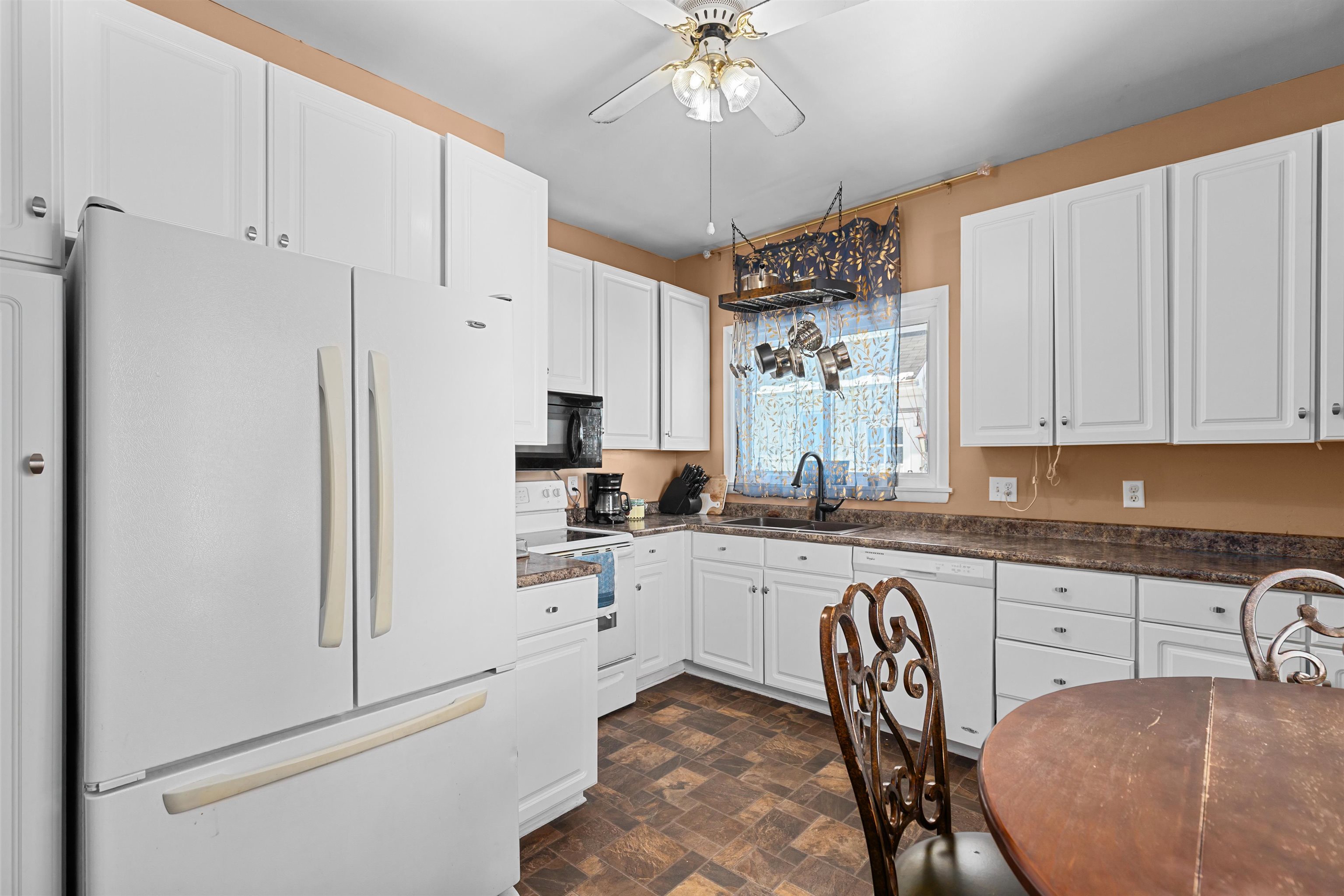 242 W 14TH Avenue