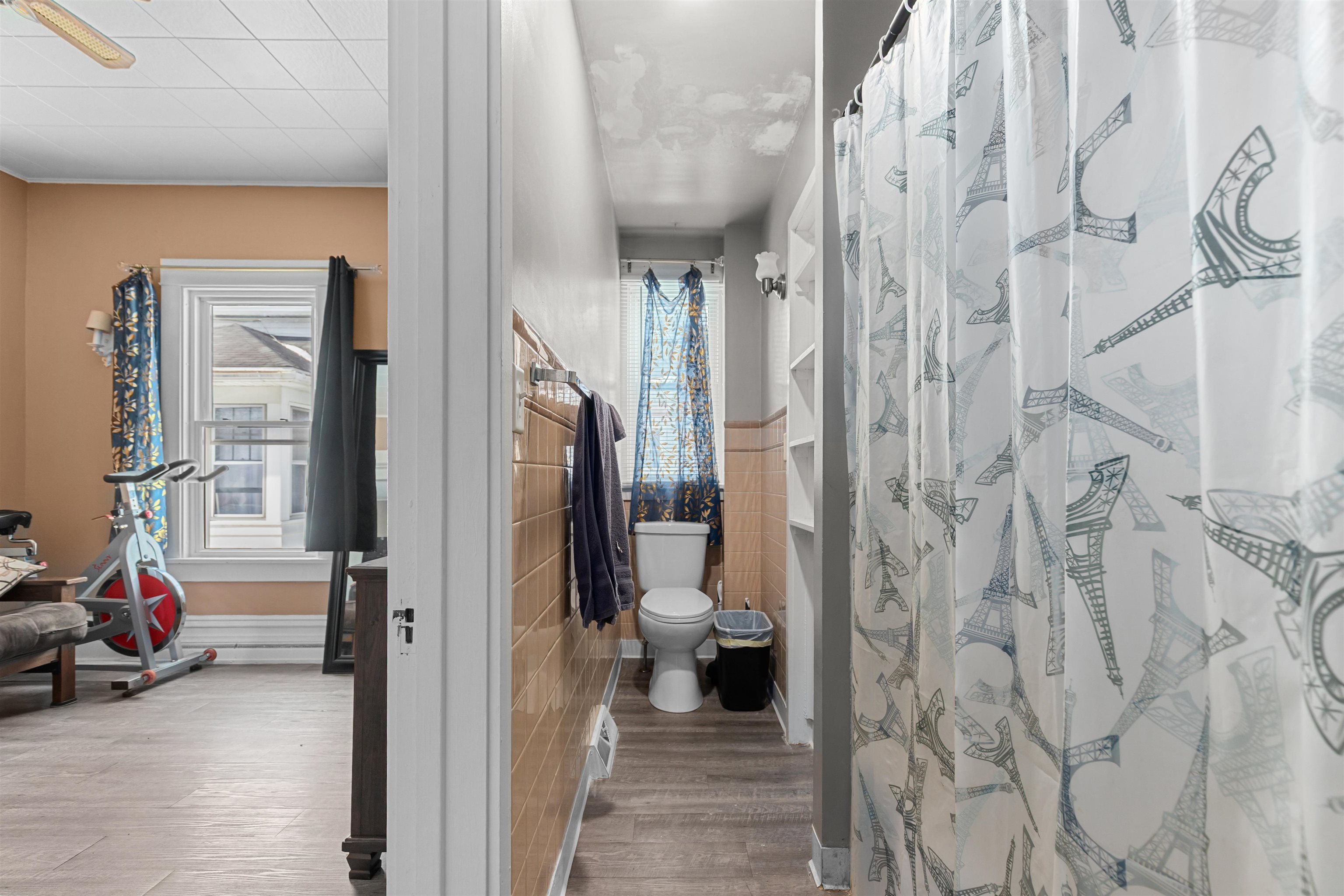 242 W 14TH Avenue