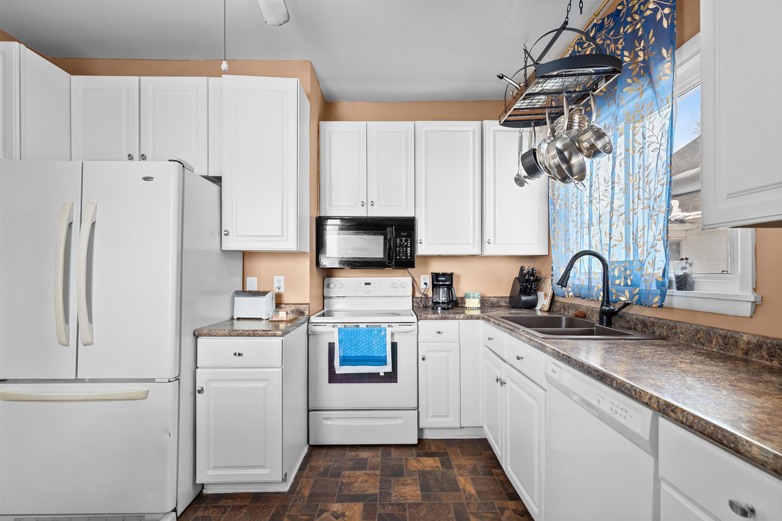 242 W 14TH Avenue