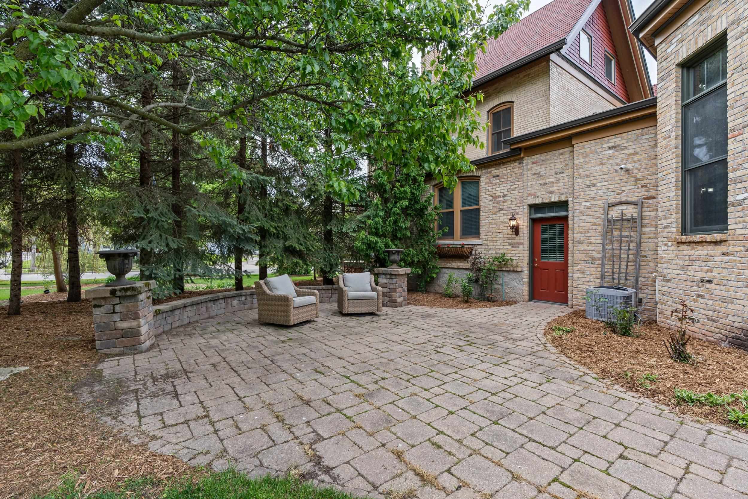 348 NAYMUT Street