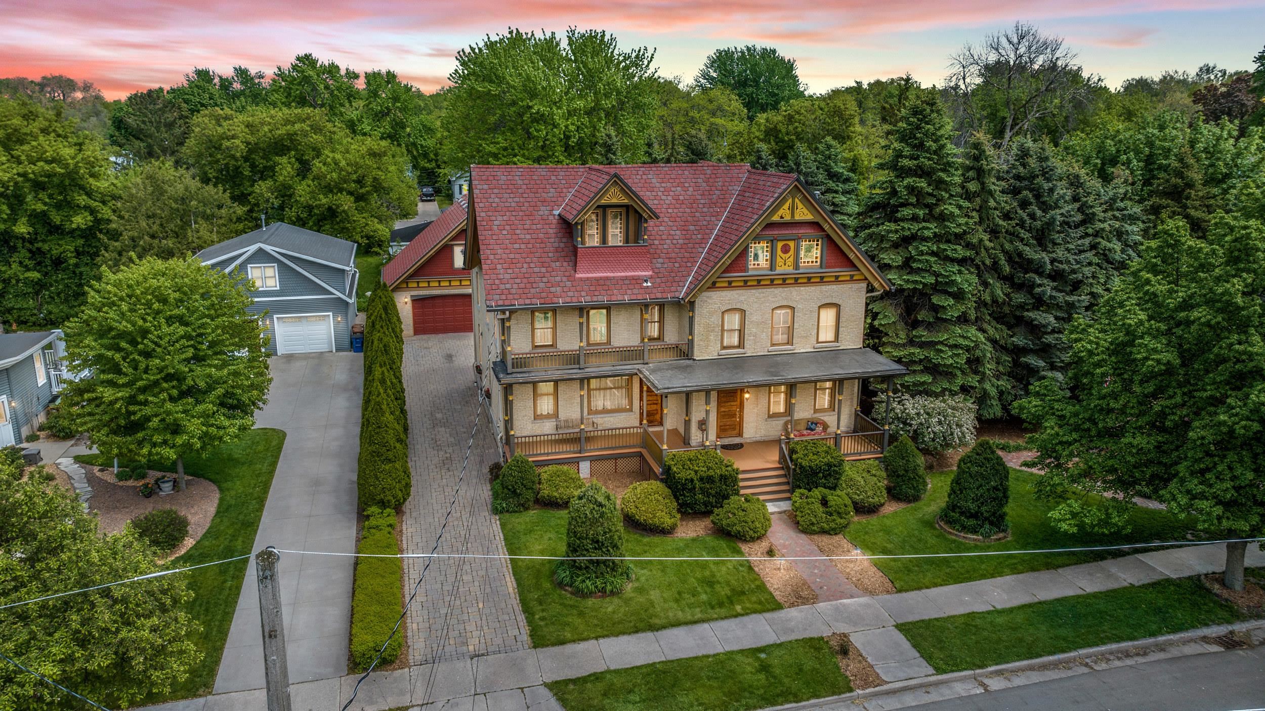 348 NAYMUT Street
