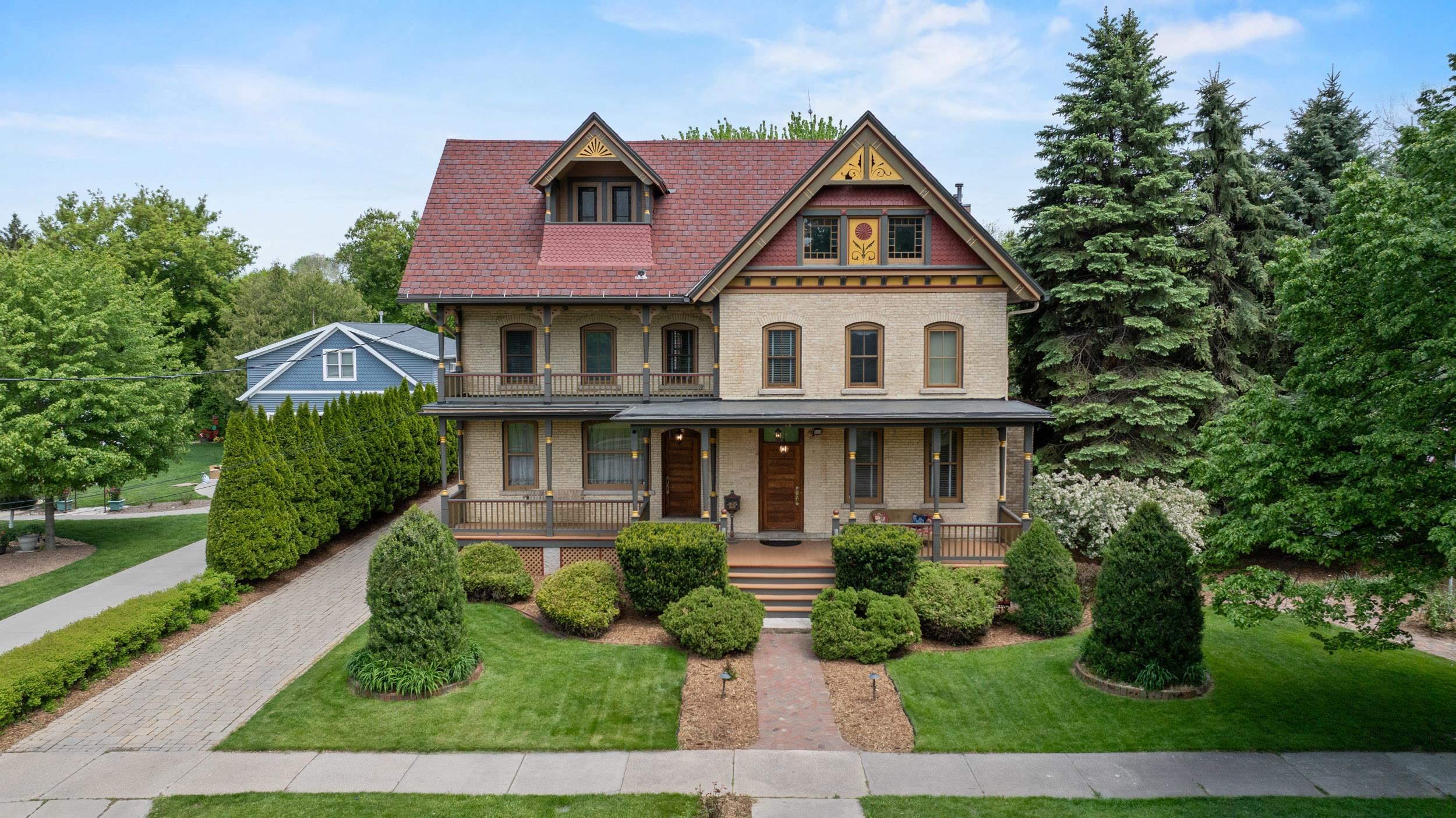 348 NAYMUT Street