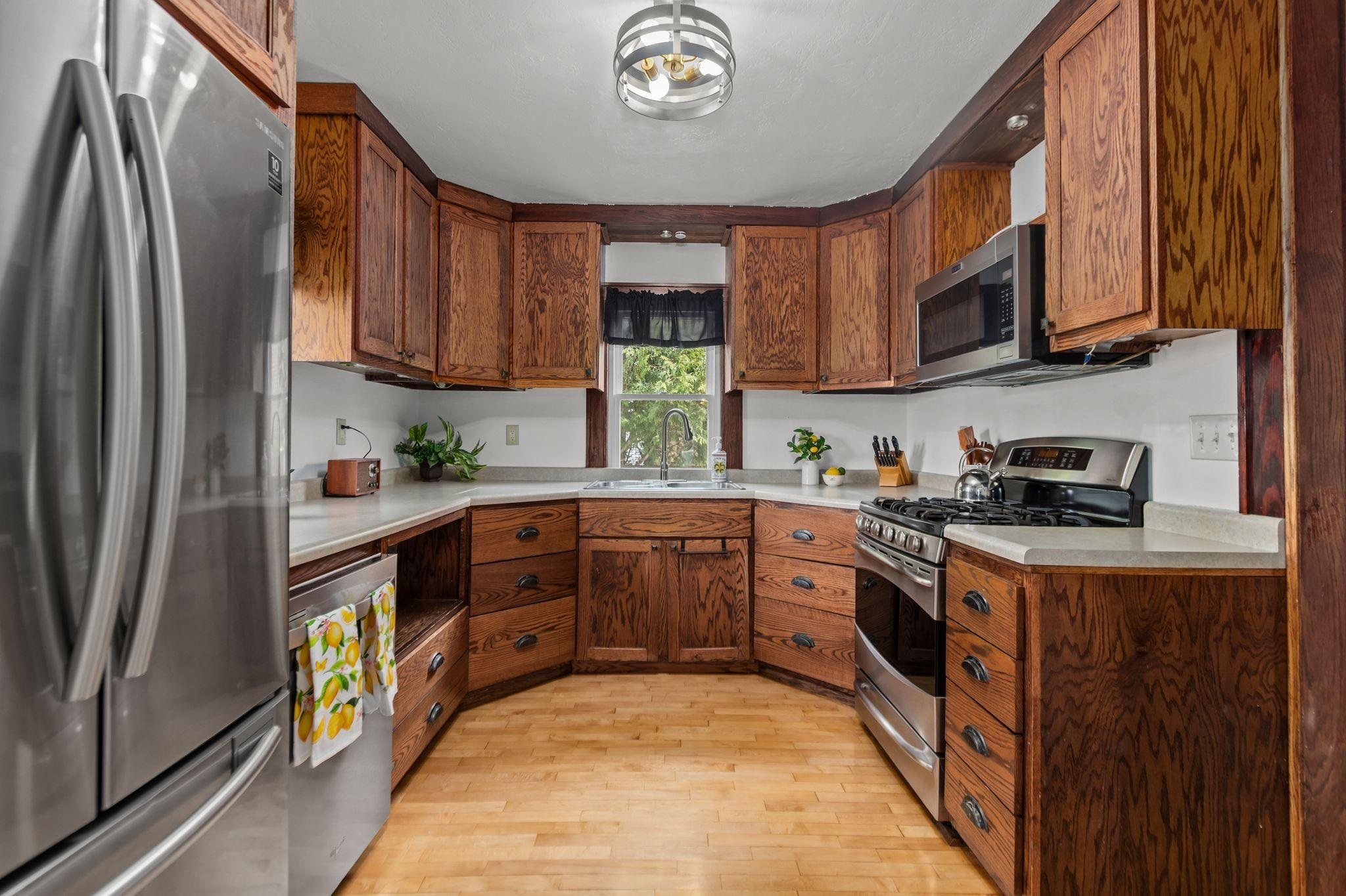 1028 W SUMMER Street