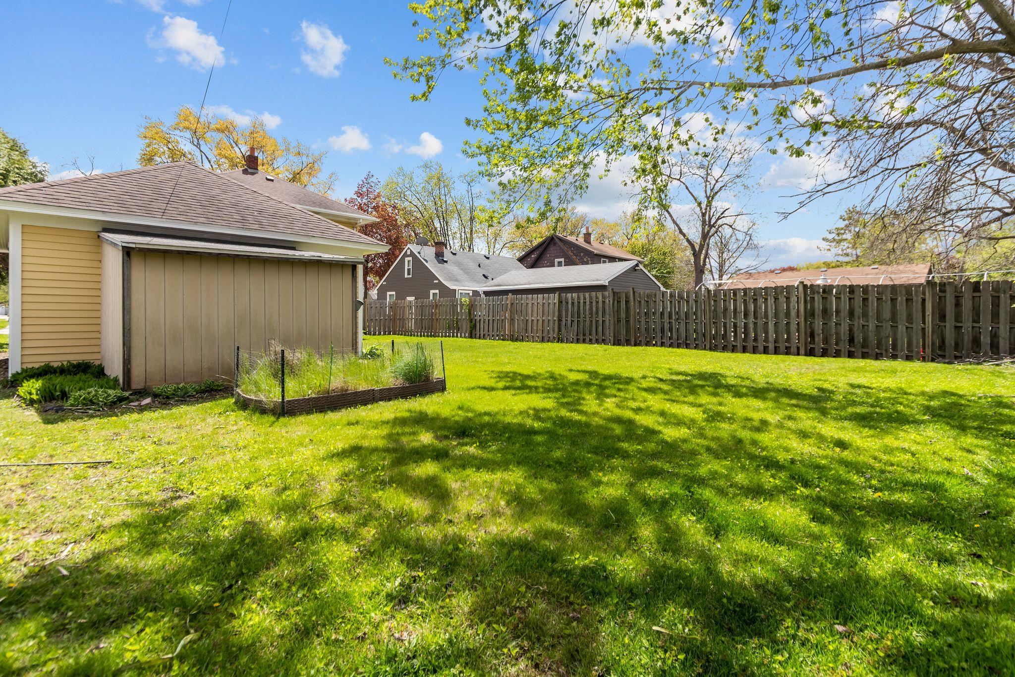 1028 W SUMMER Street