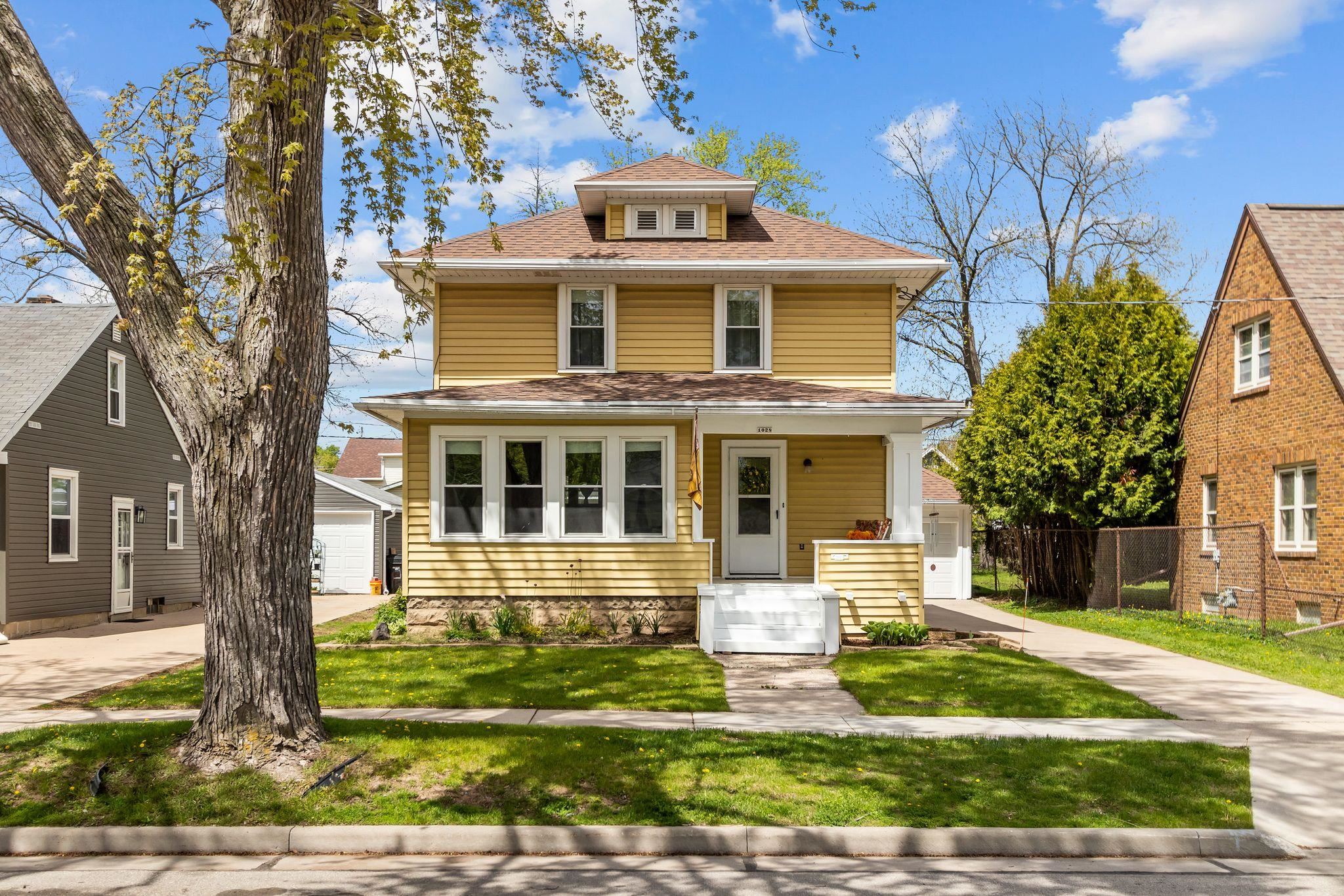 1028 W SUMMER Street