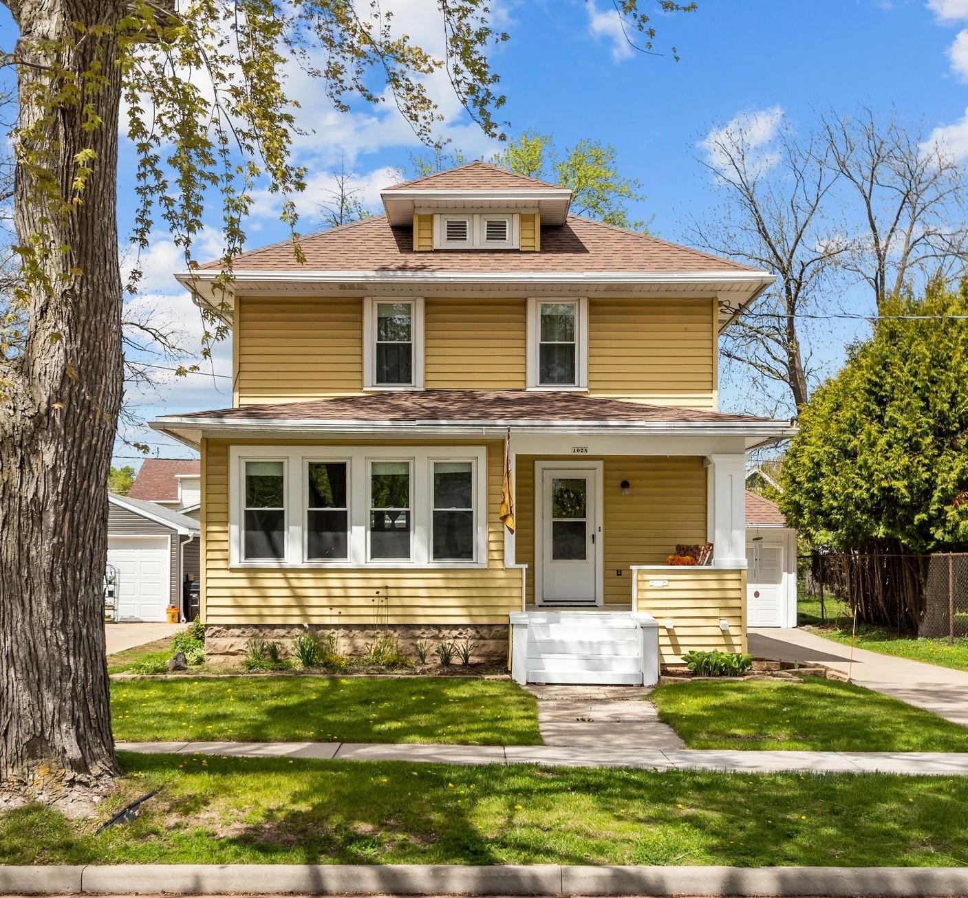 1028 W SUMMER Street