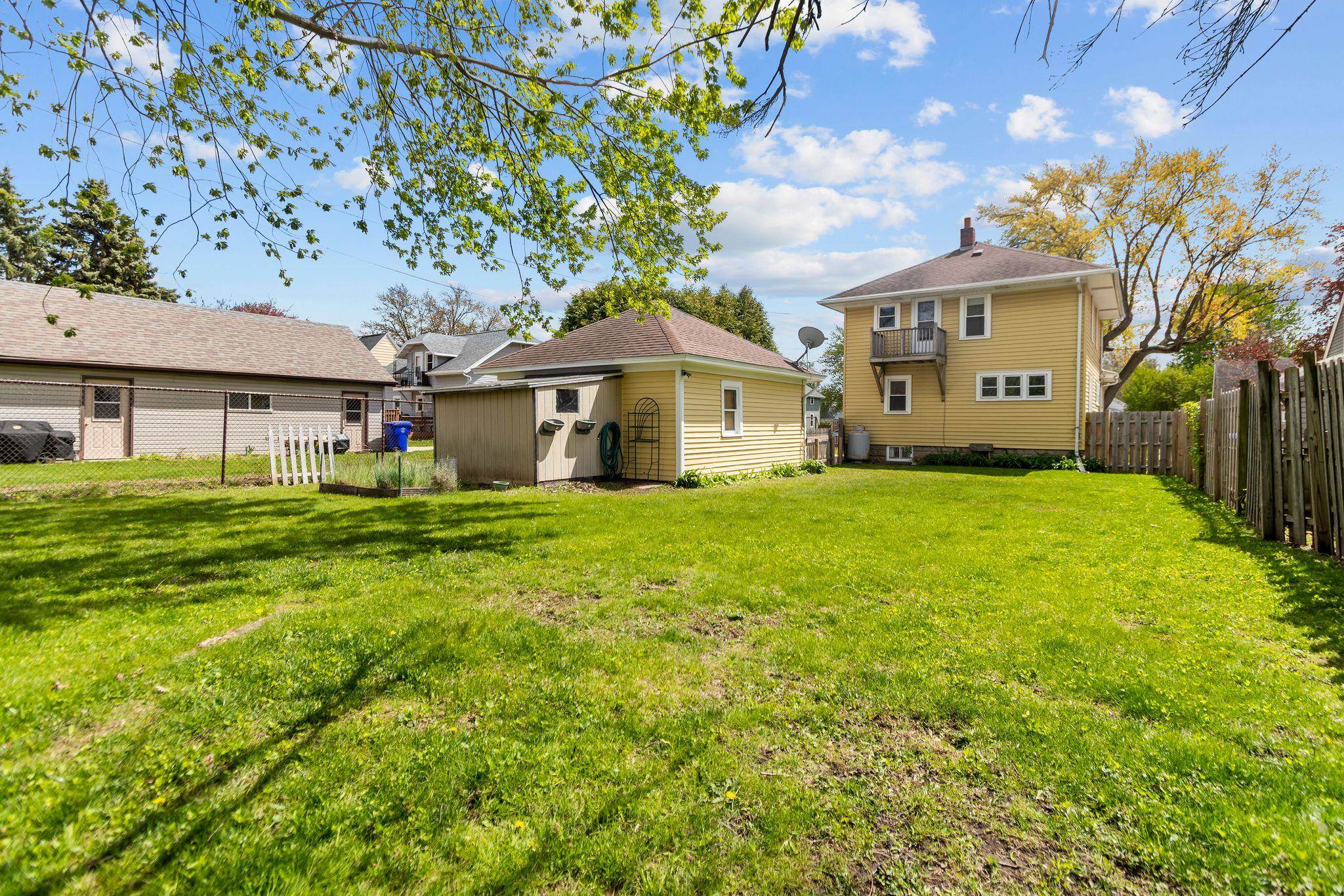 1028 W SUMMER Street