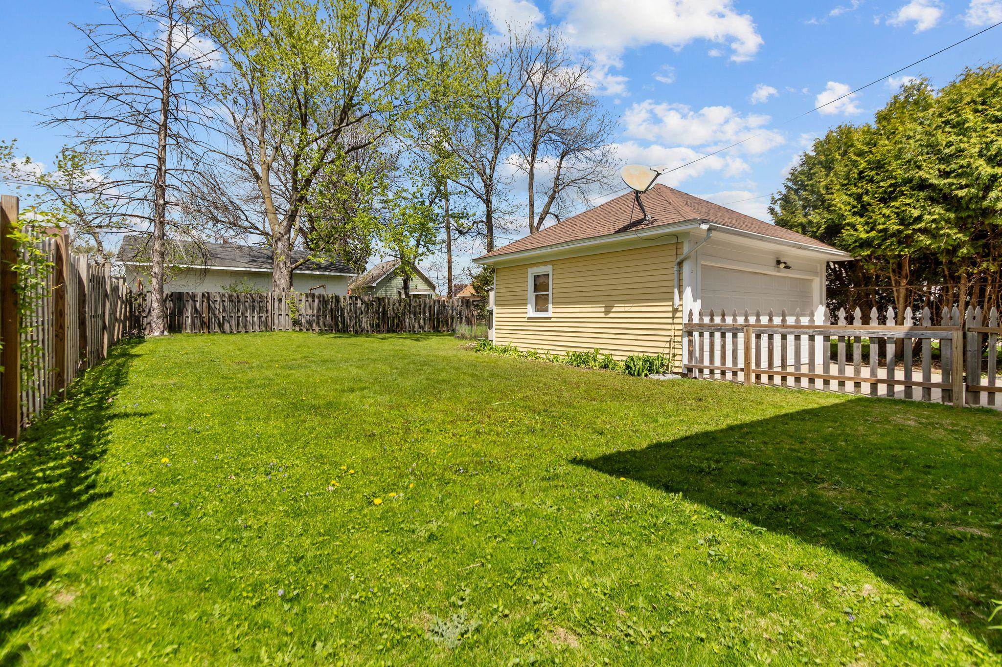 1028 W SUMMER Street