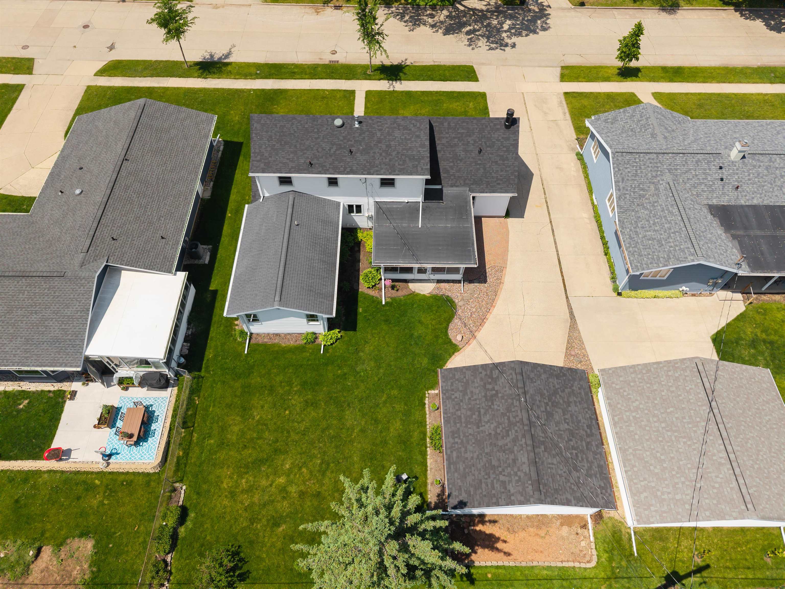 2714 N ELMWOOD Court