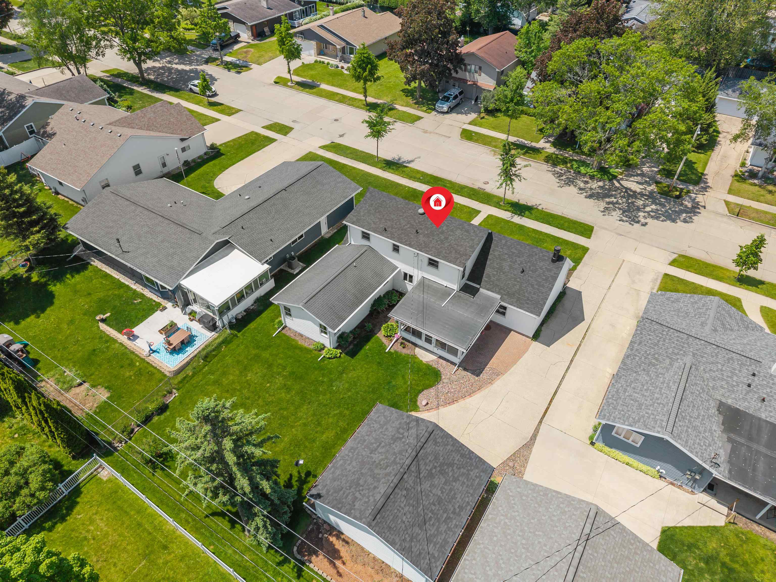 2714 N ELMWOOD Court