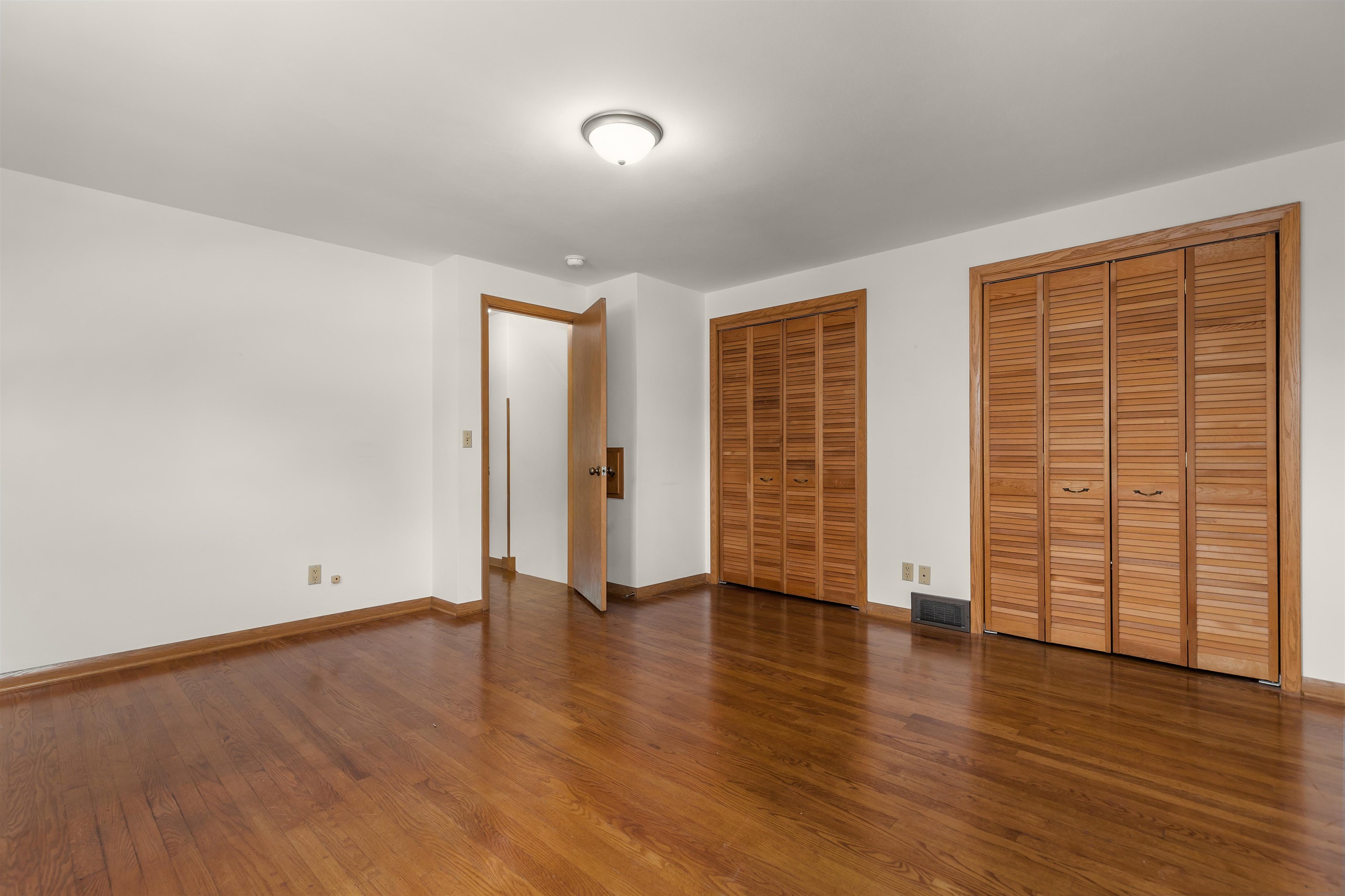 2714 N ELMWOOD Court