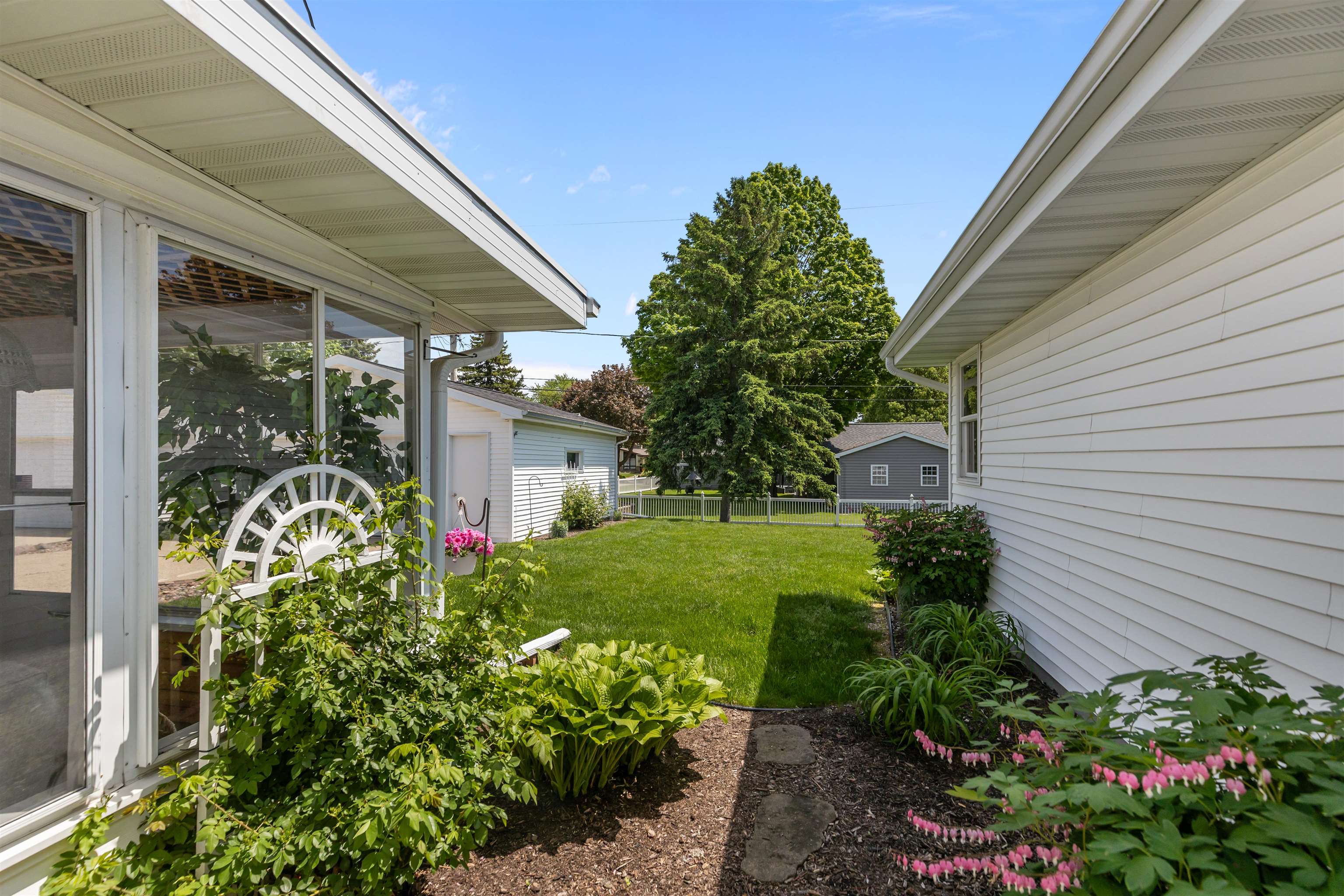 2714 N ELMWOOD Court