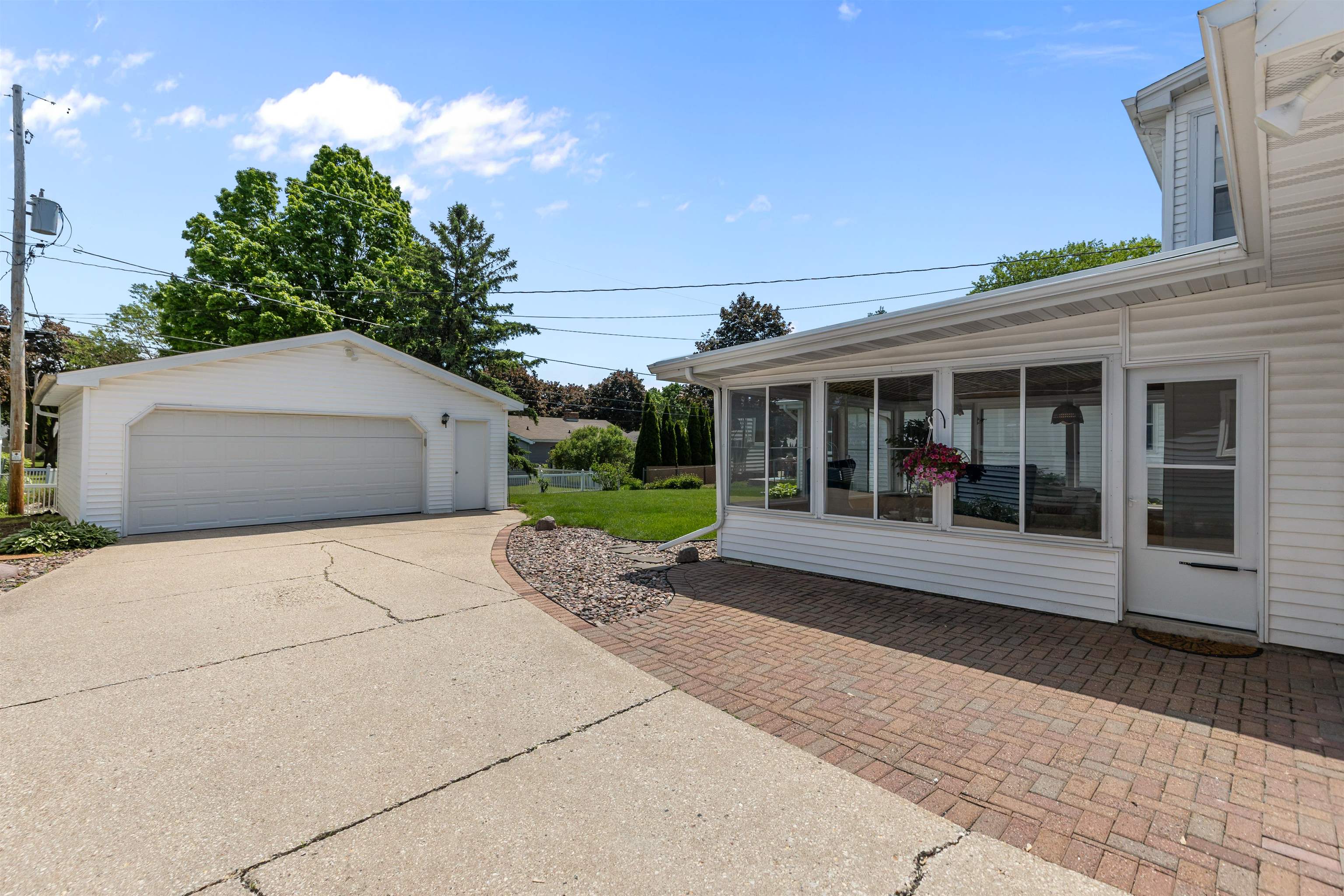 2714 N ELMWOOD Court