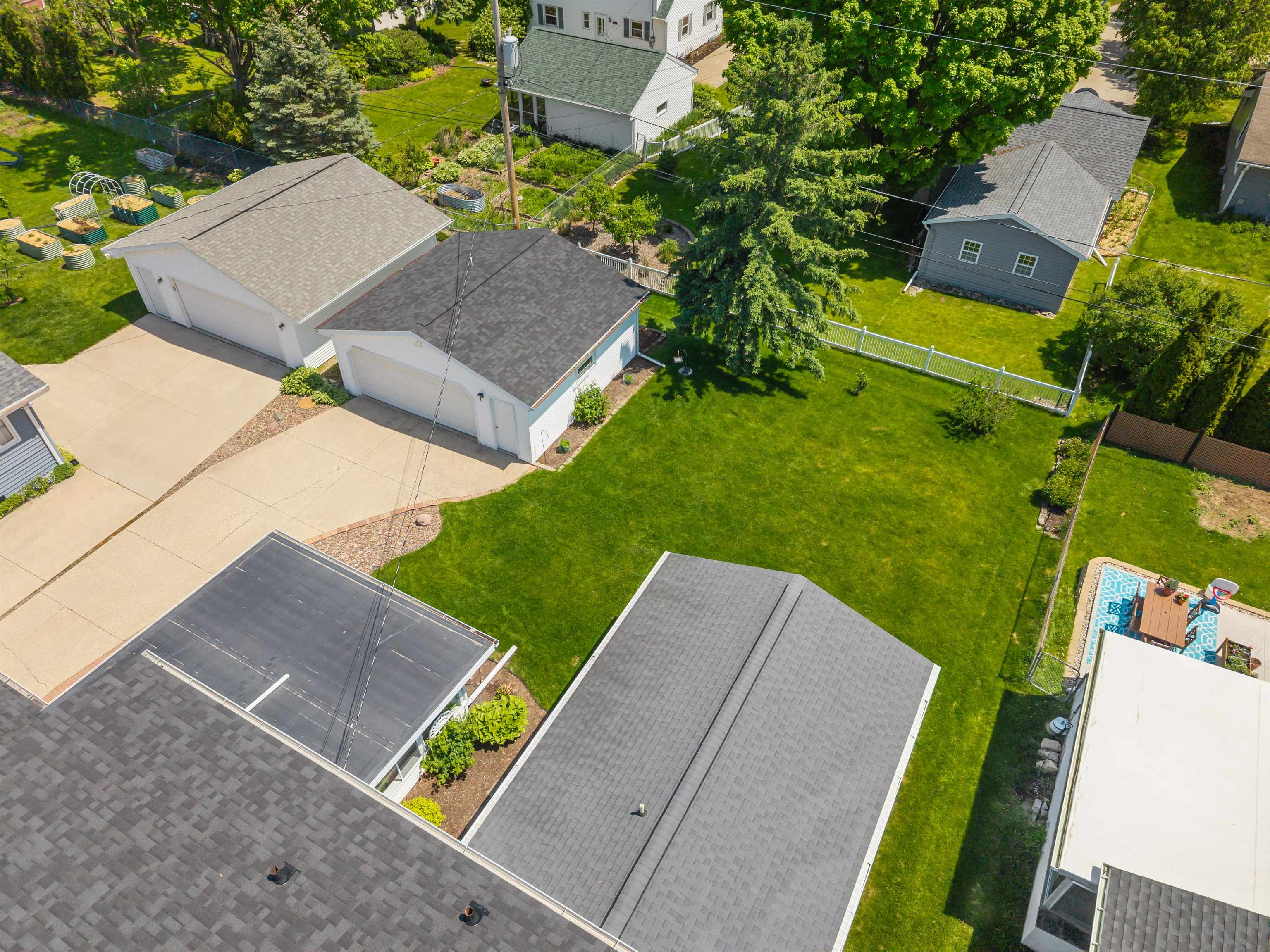 2714 N ELMWOOD Court