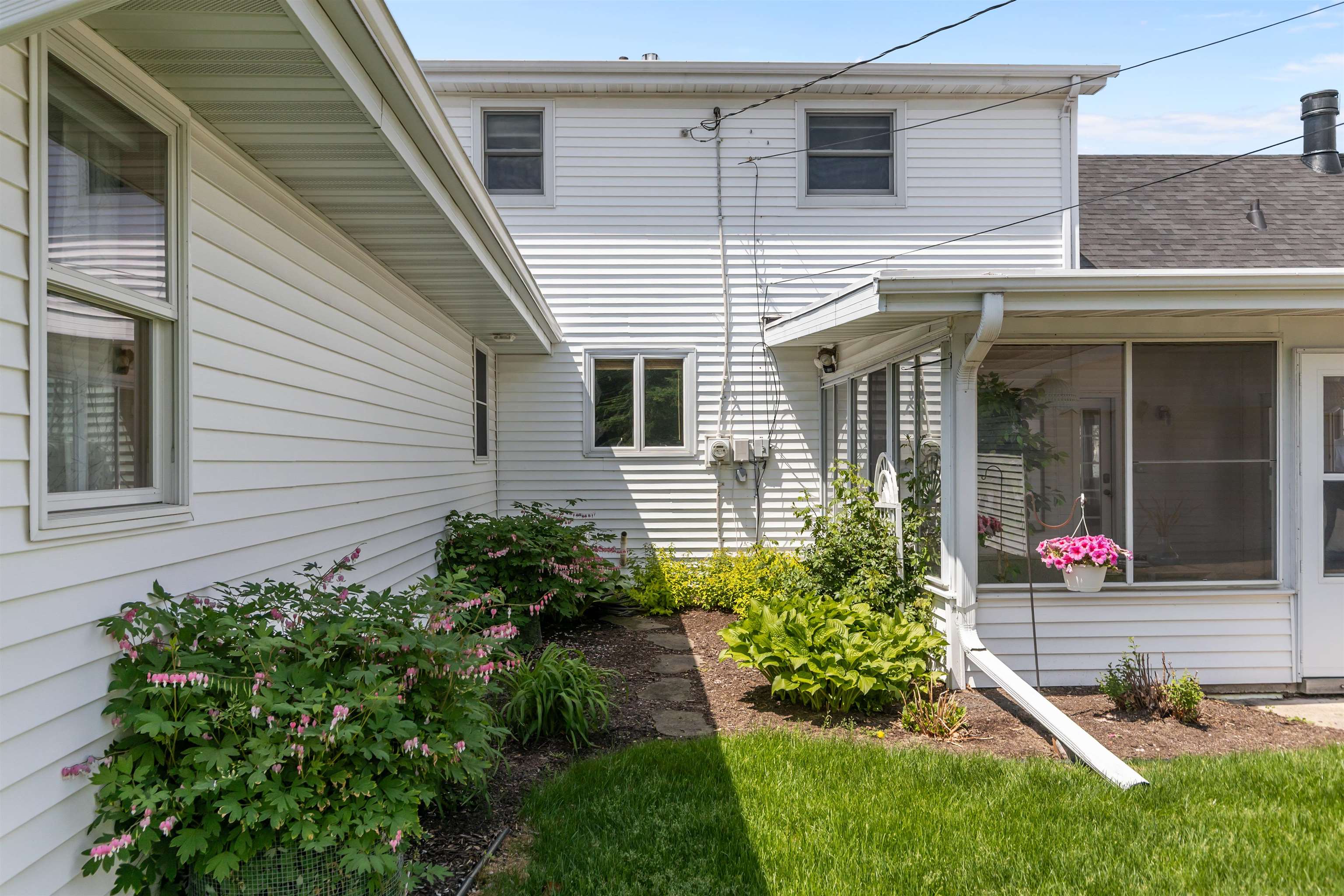 2714 N ELMWOOD Court