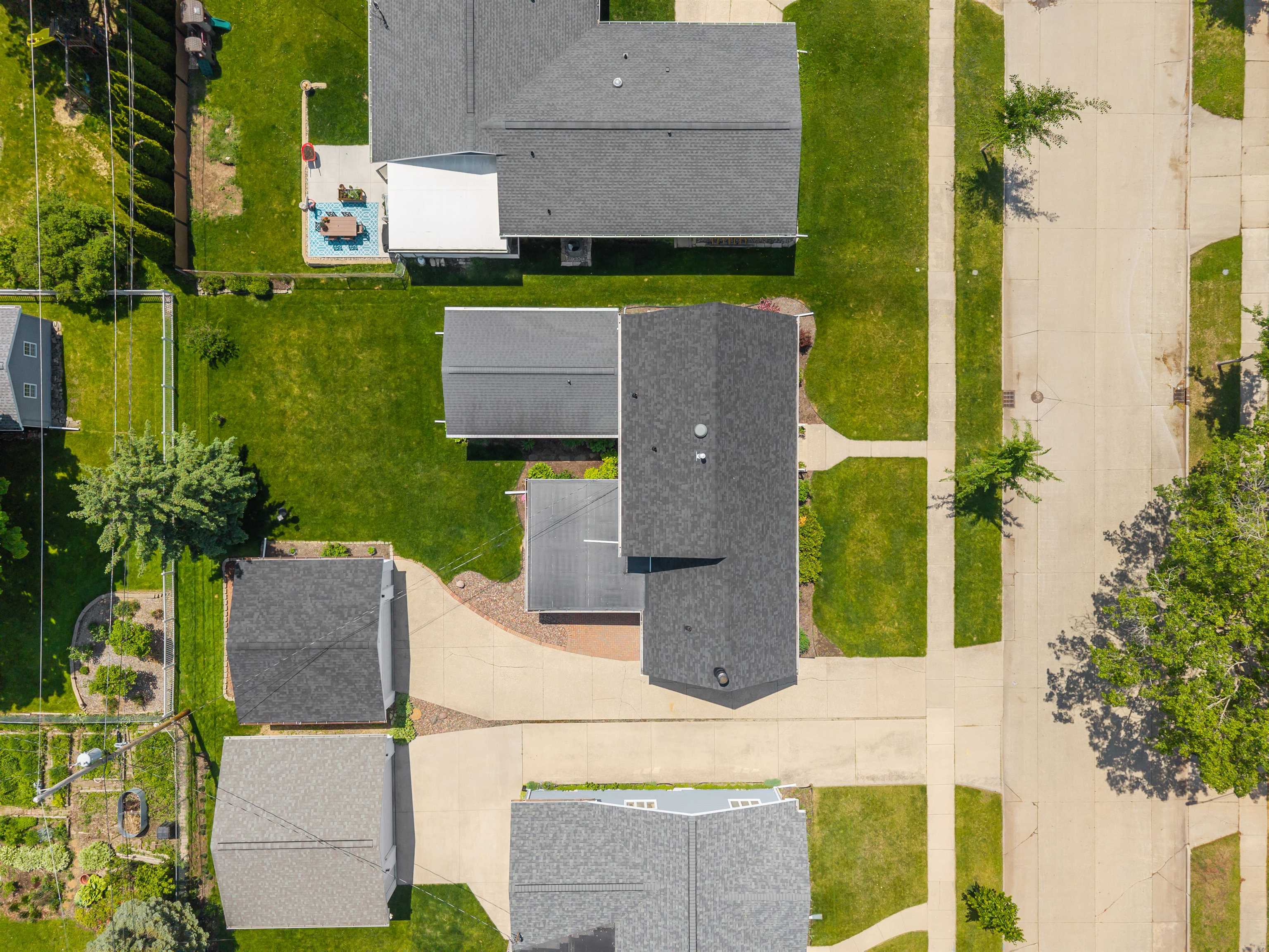 2714 N ELMWOOD Court