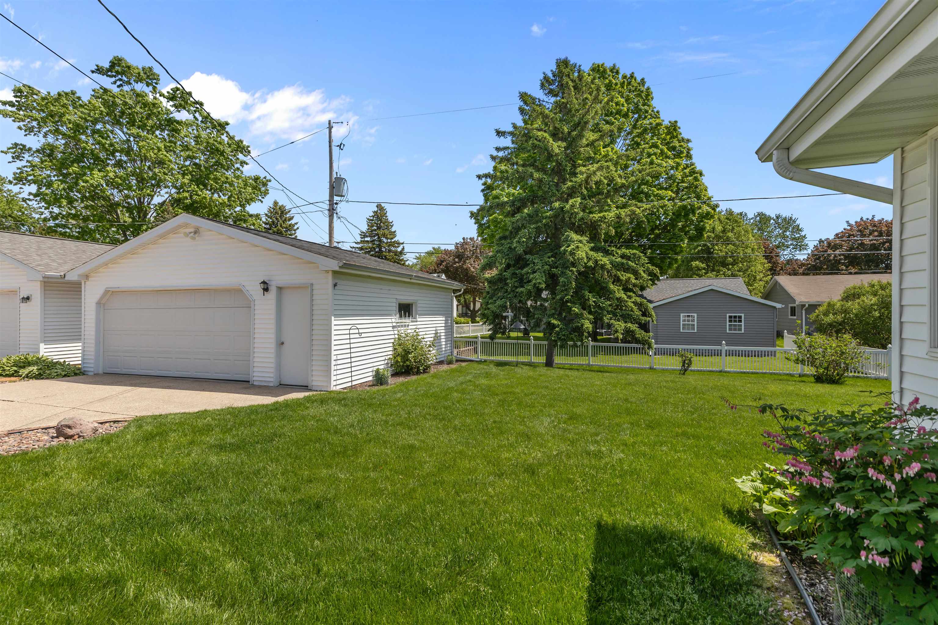 2714 N ELMWOOD Court