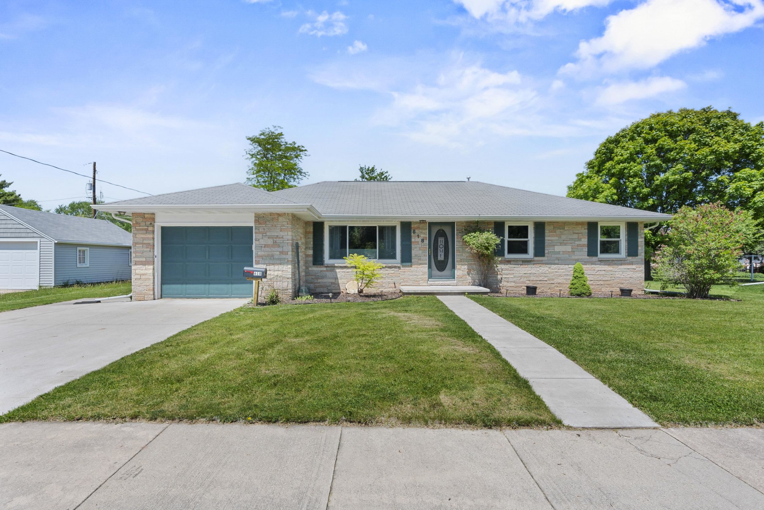 618 E HARDING Drive