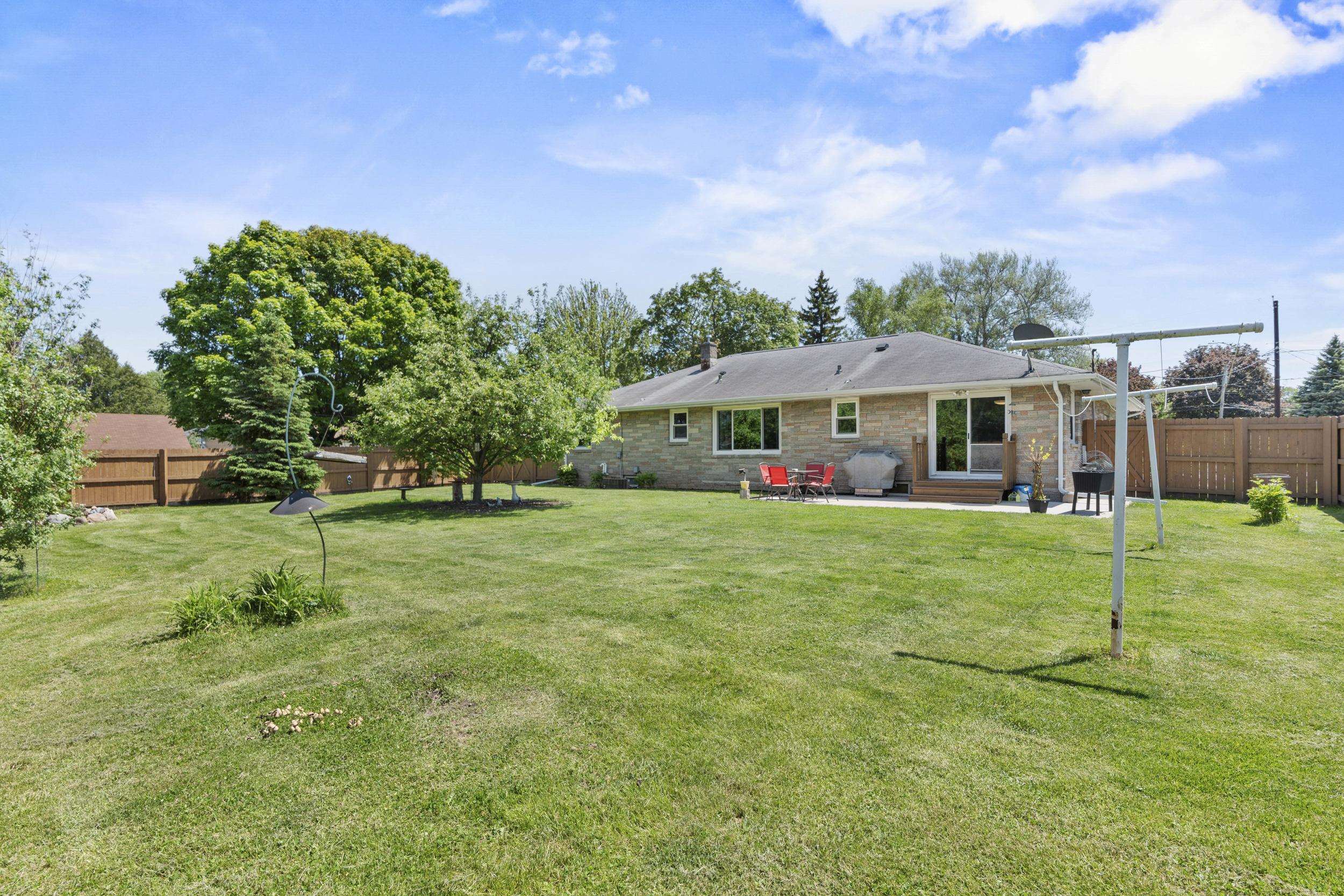 618 E HARDING Drive
