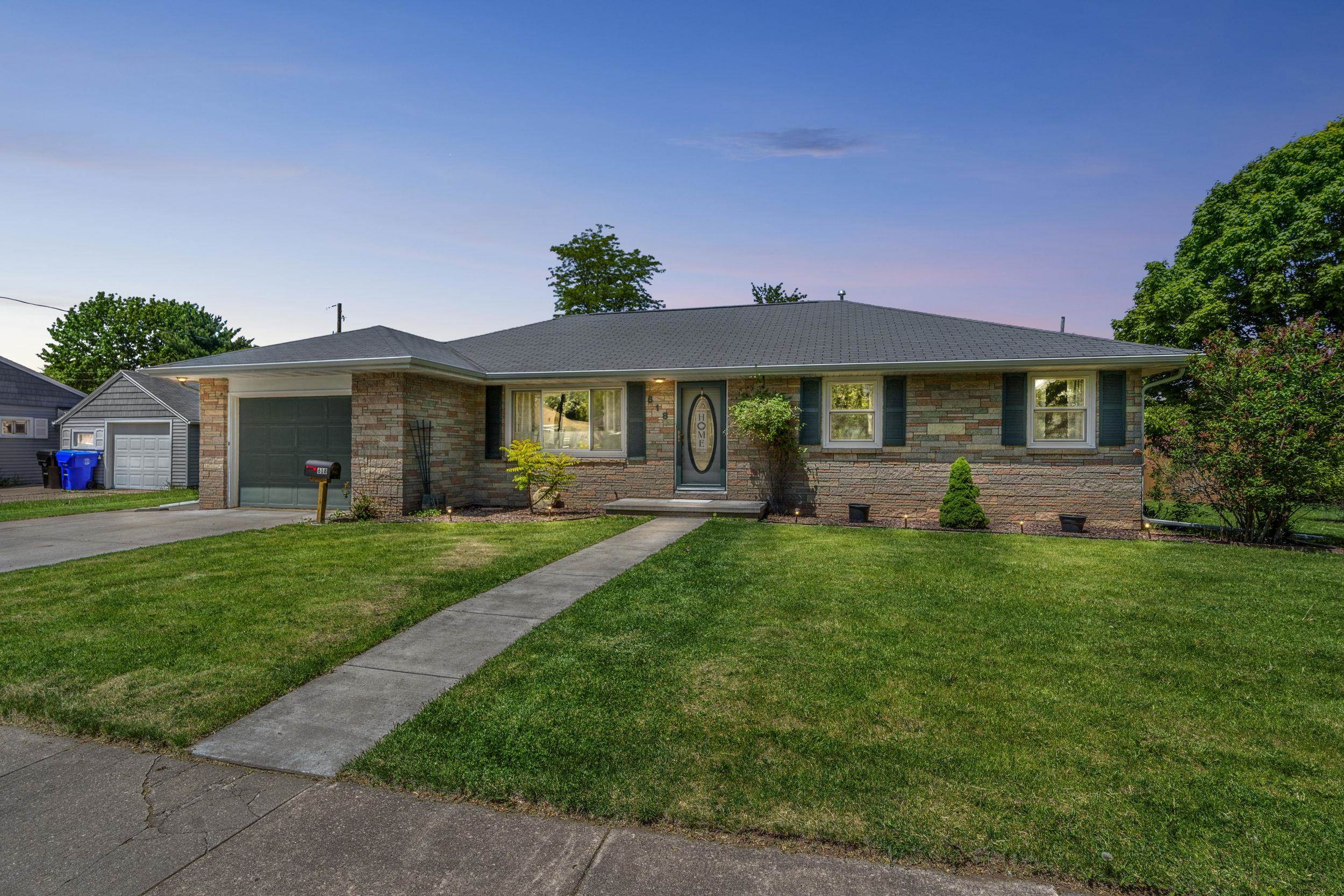618 E HARDING Drive