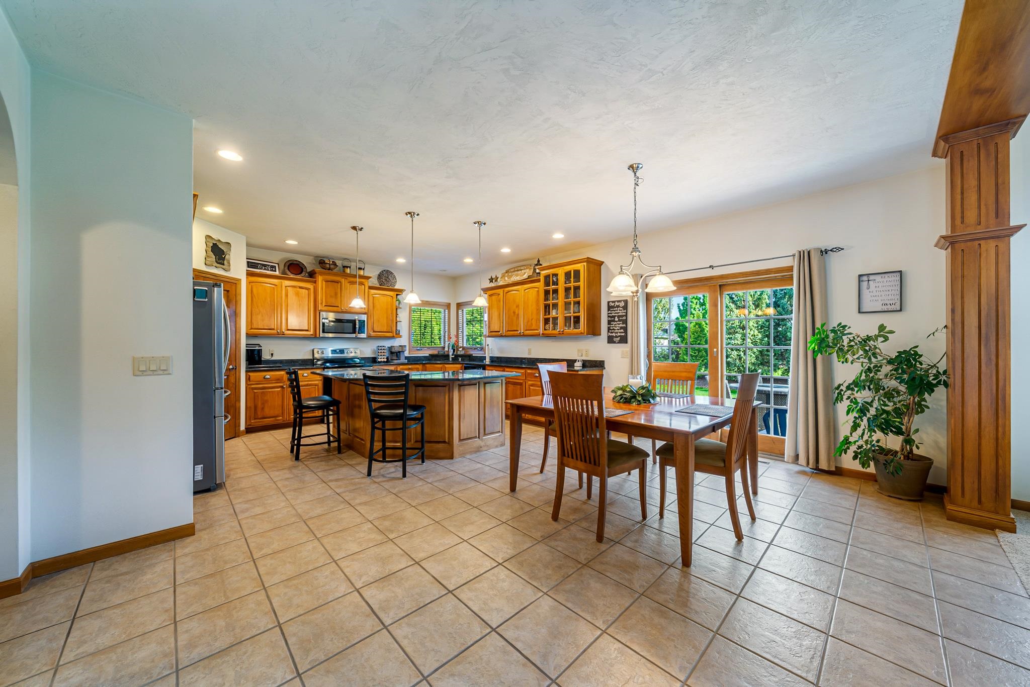 309 E STRATFORD Lane
