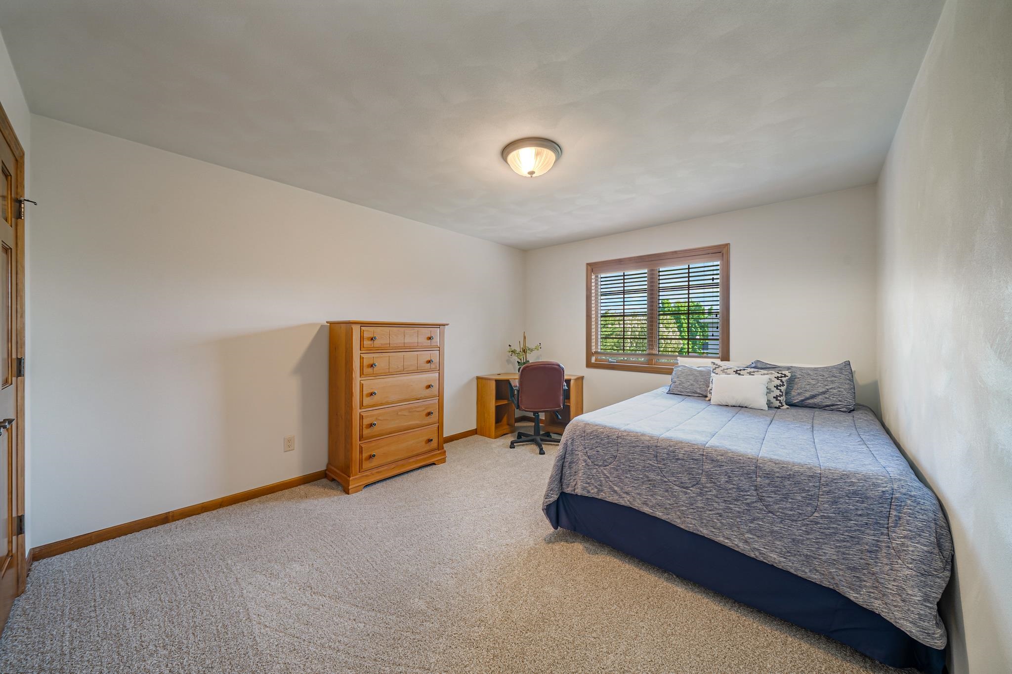 309 E STRATFORD Lane