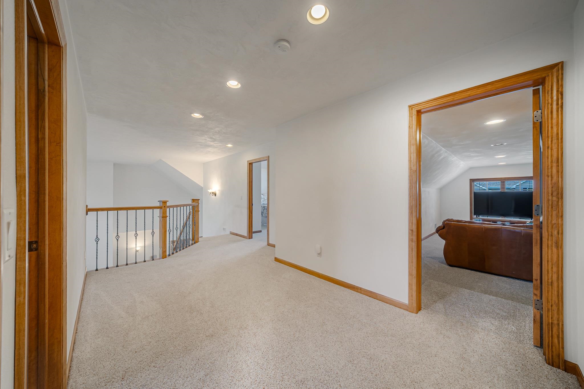 309 E STRATFORD Lane