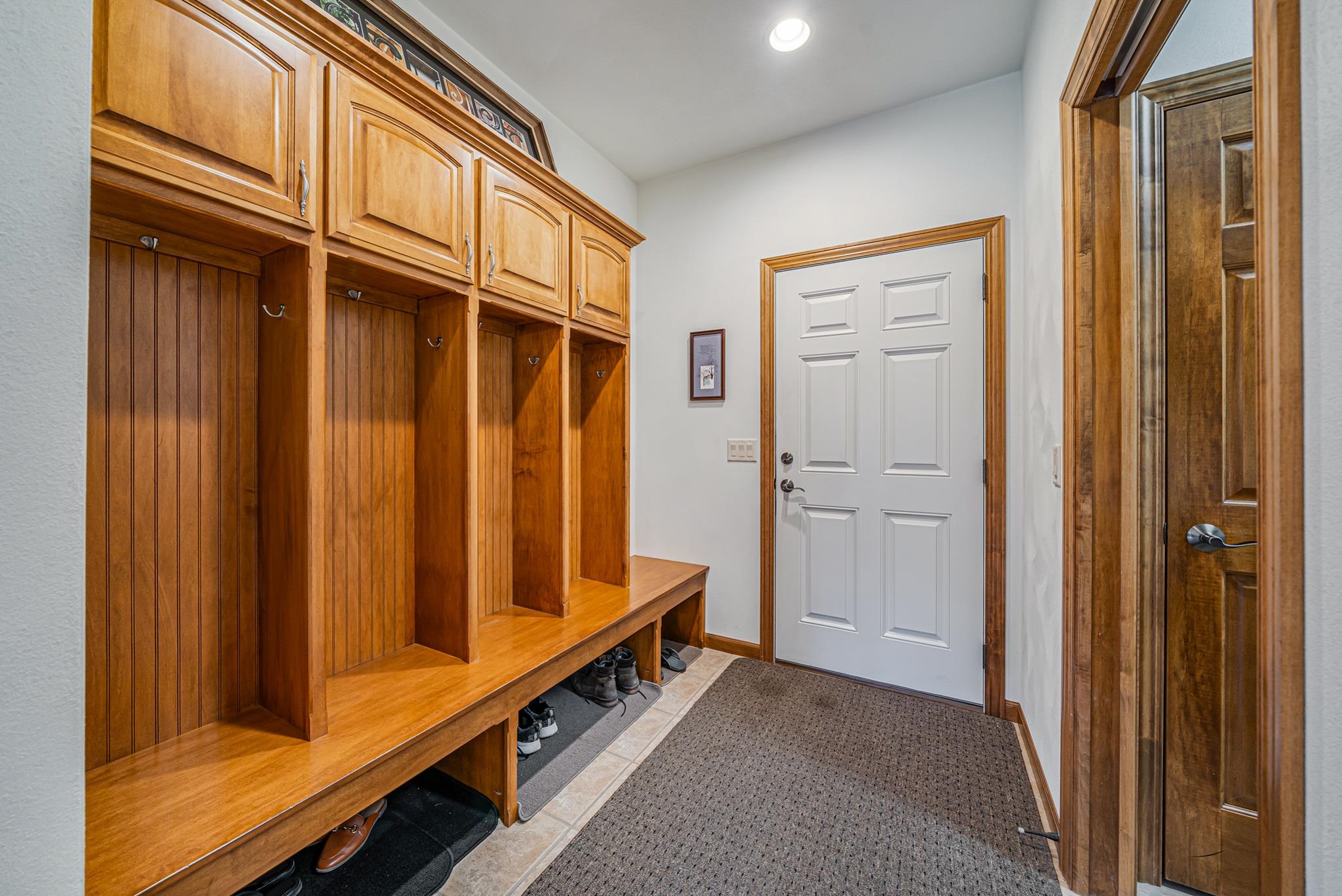 309 E STRATFORD Lane