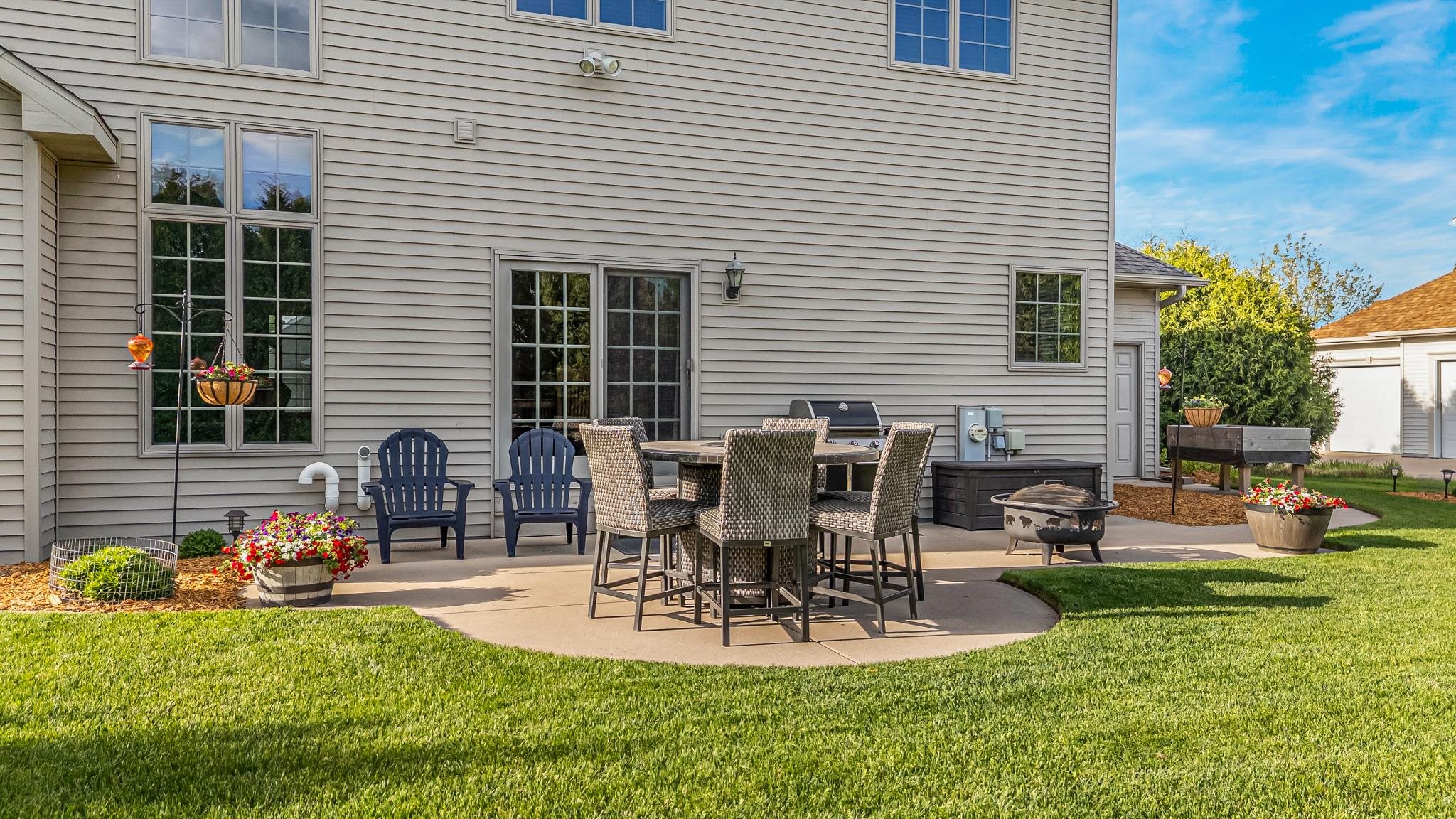 309 E STRATFORD Lane
