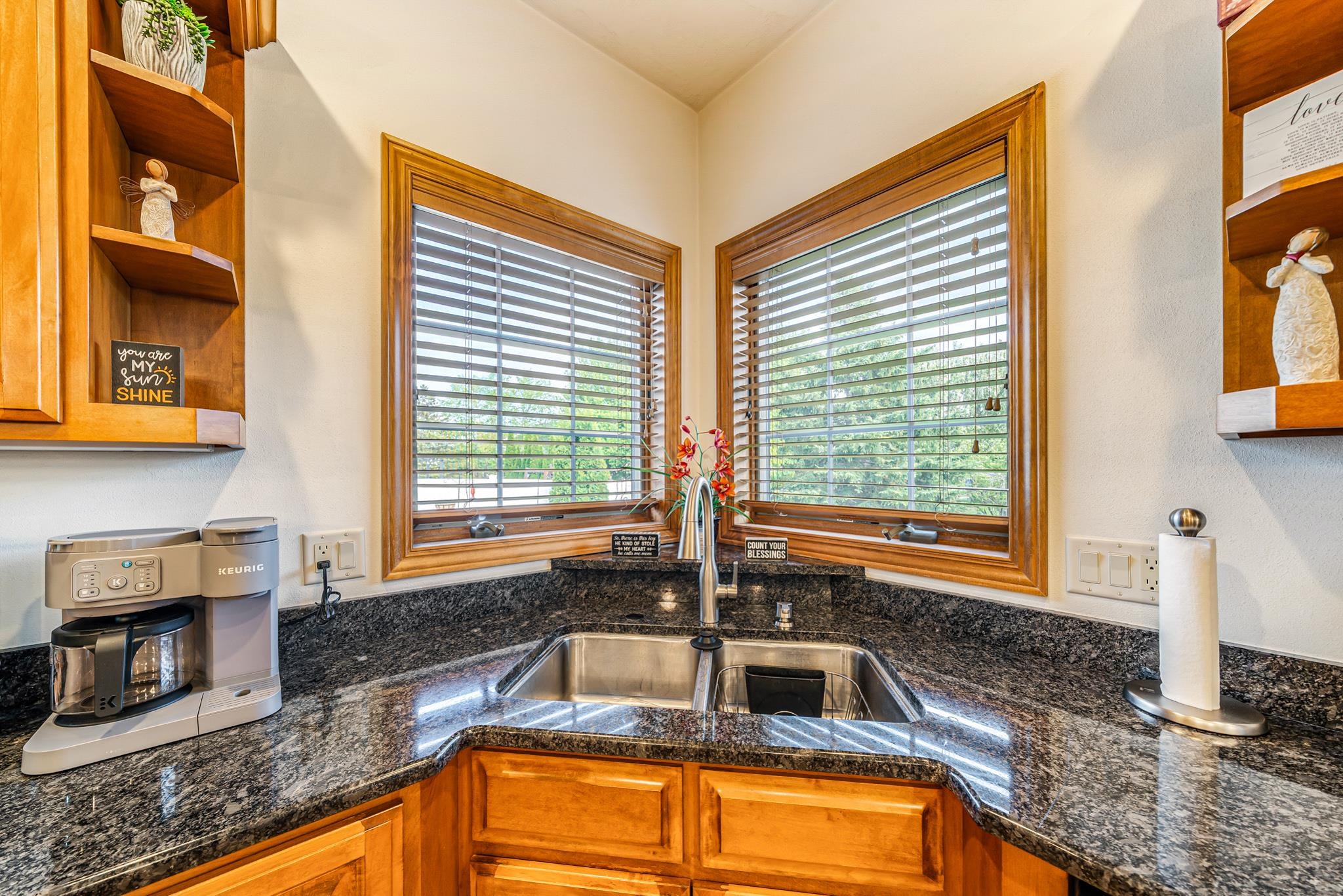 309 E STRATFORD Lane