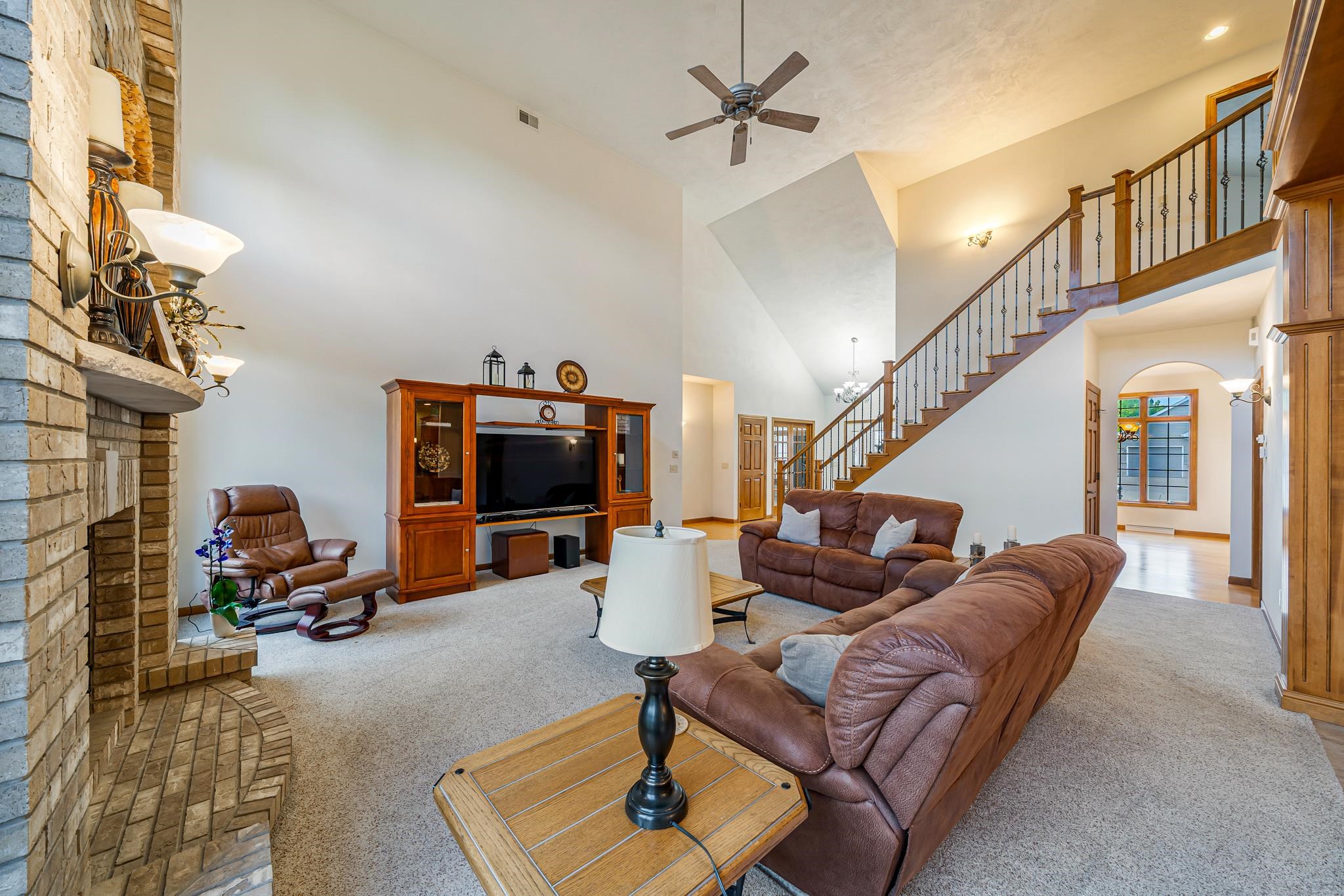 309 E STRATFORD Lane