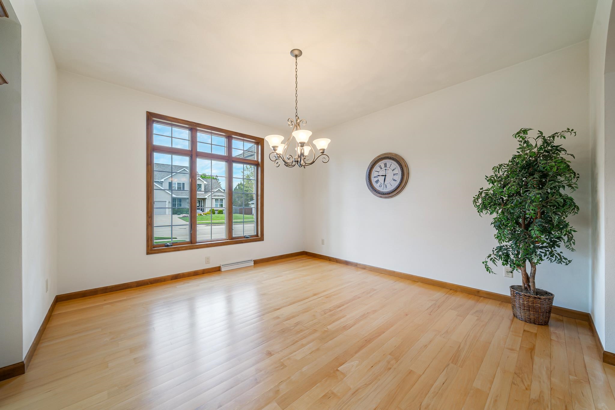 309 E STRATFORD Lane