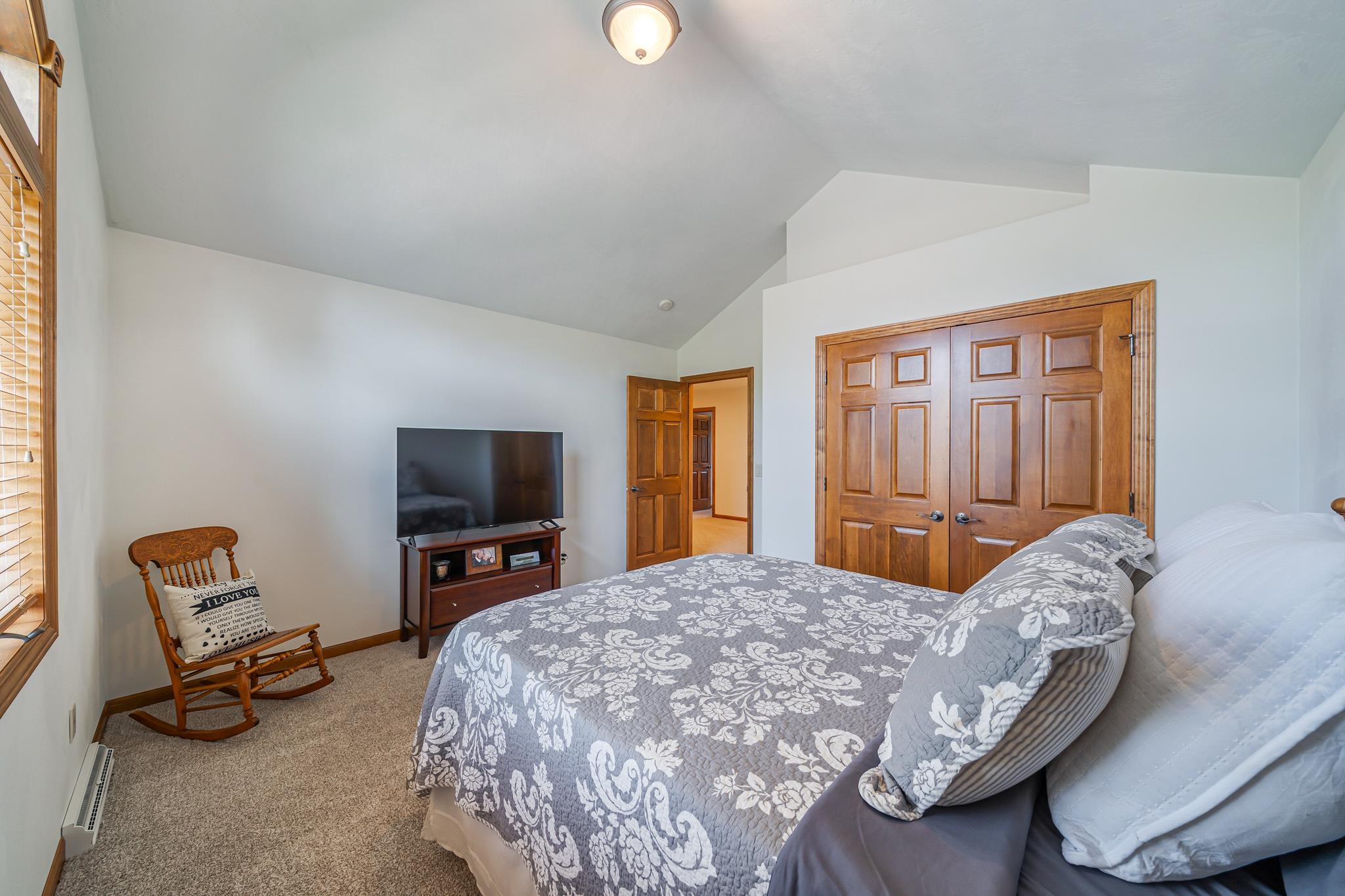 309 E STRATFORD Lane