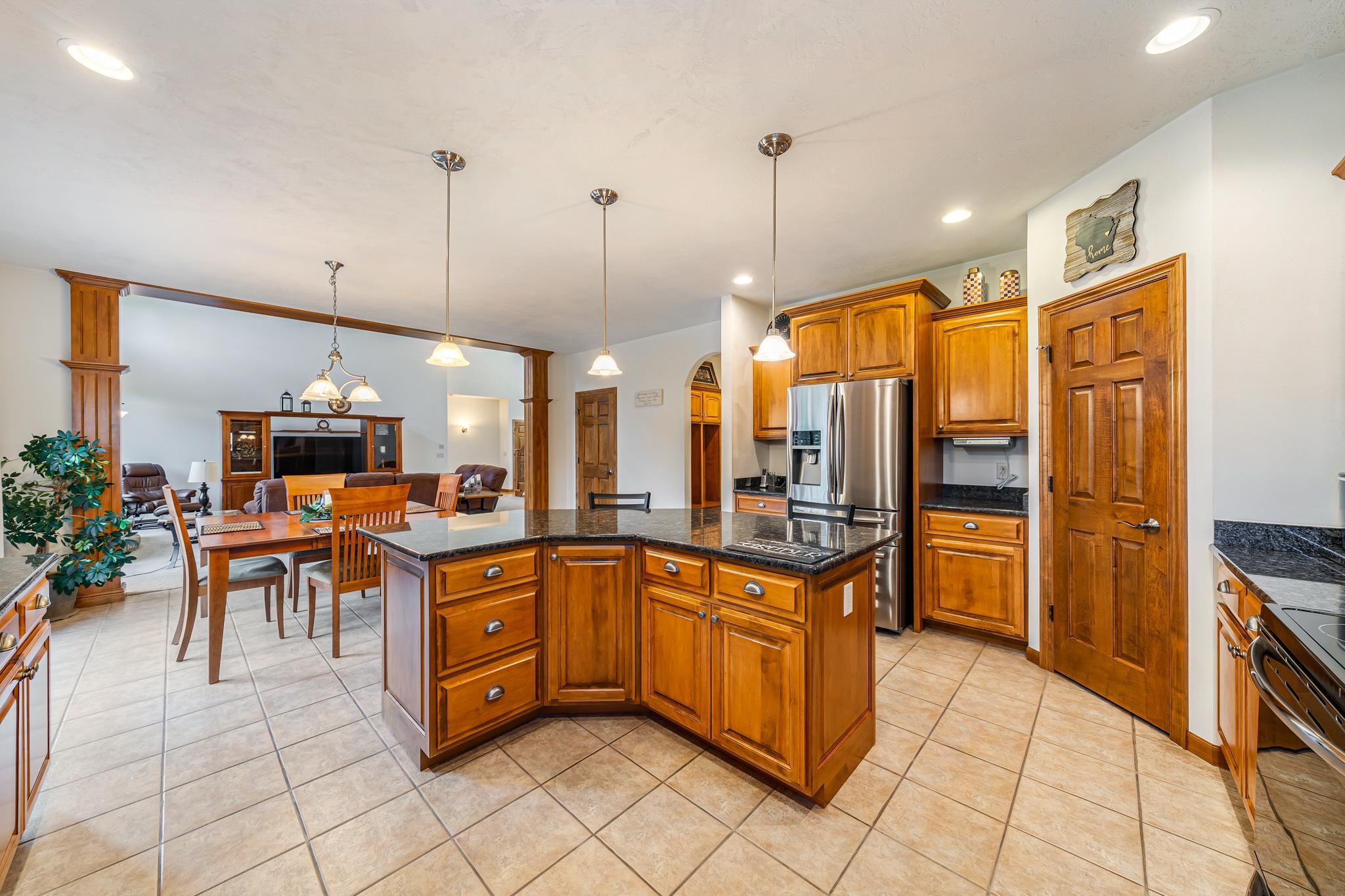 309 E STRATFORD Lane