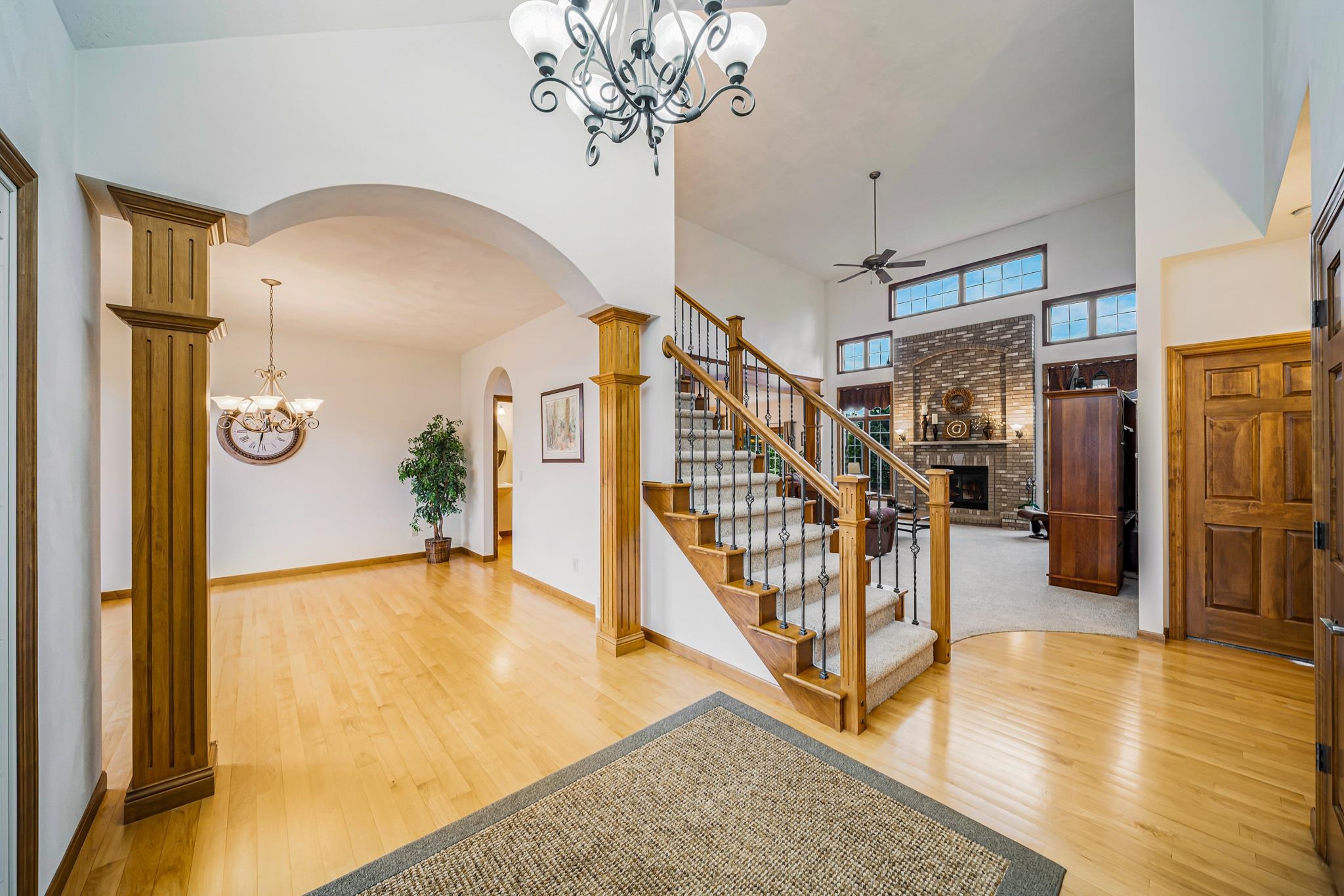 309 E STRATFORD Lane