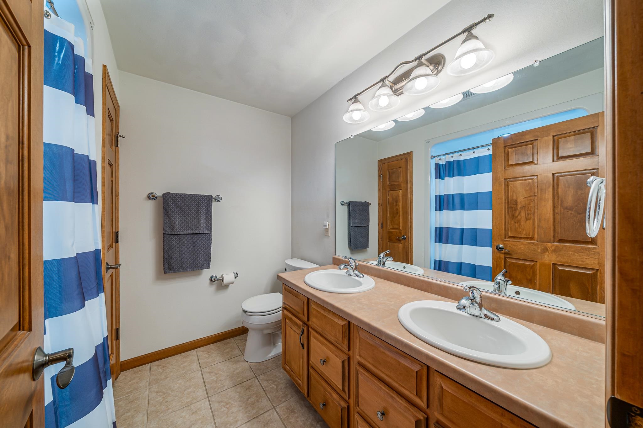 309 E STRATFORD Lane