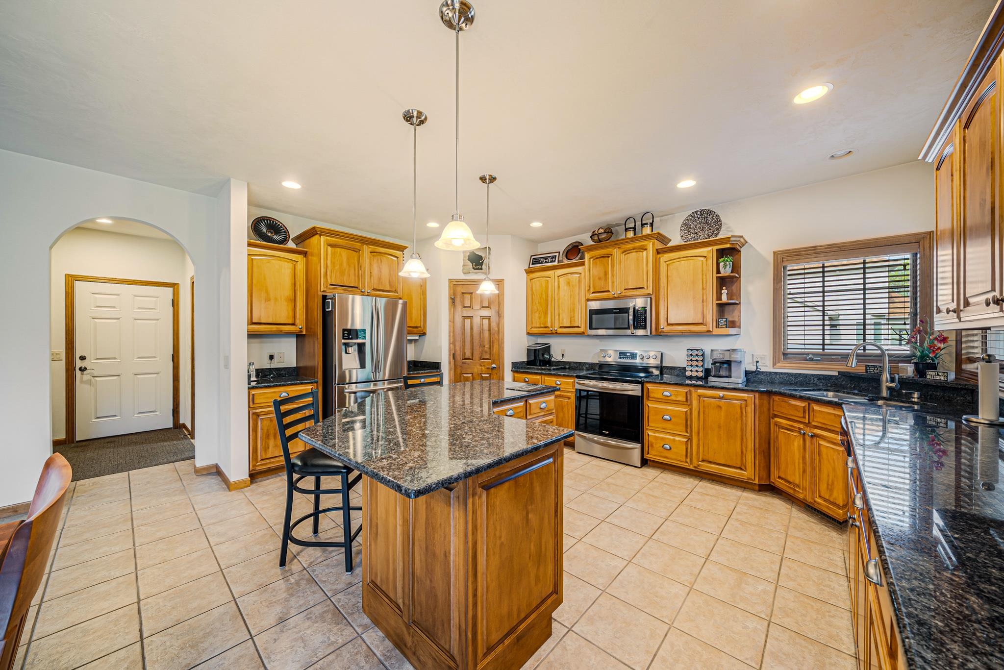 309 E STRATFORD Lane