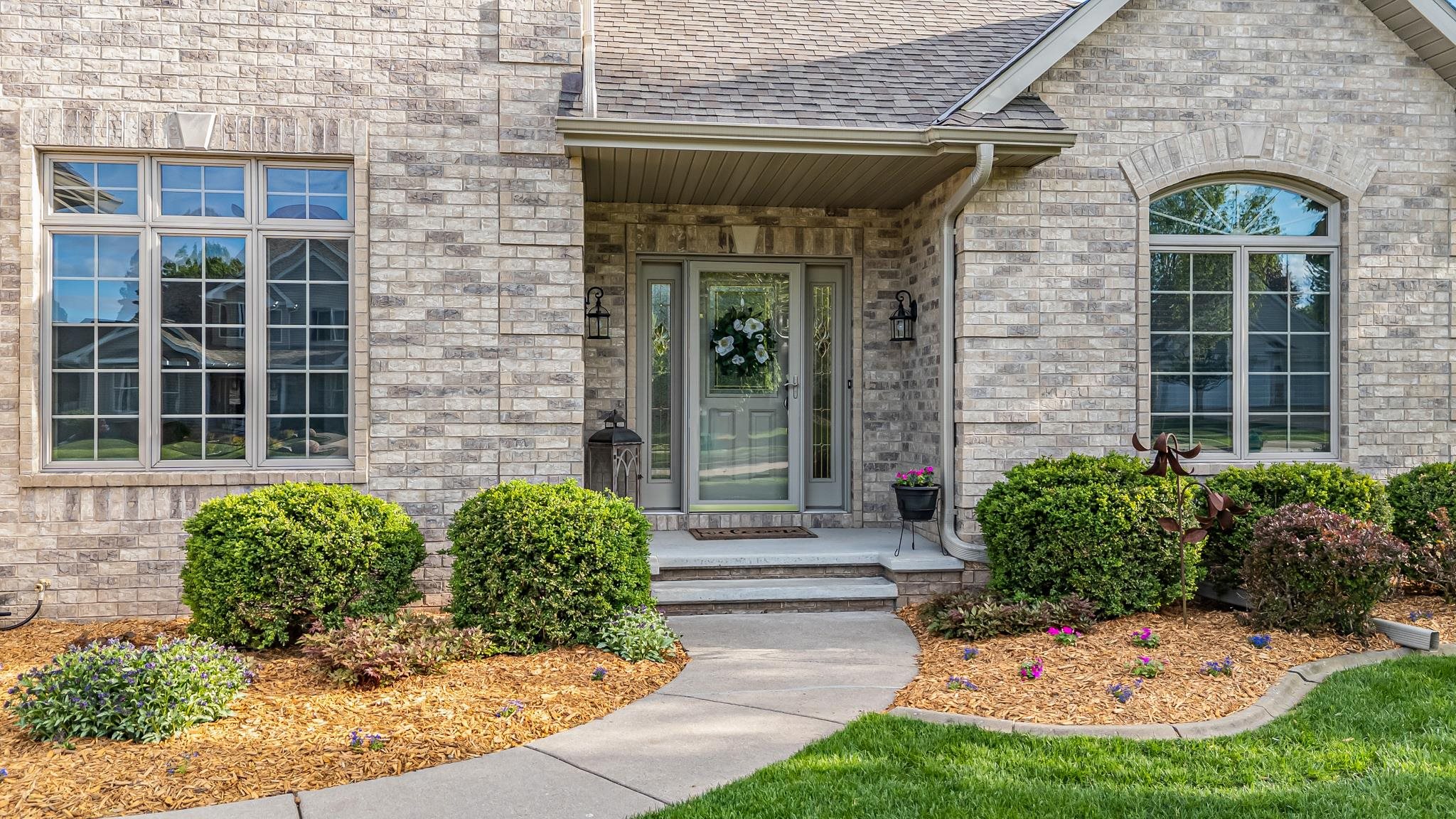 309 E STRATFORD Lane