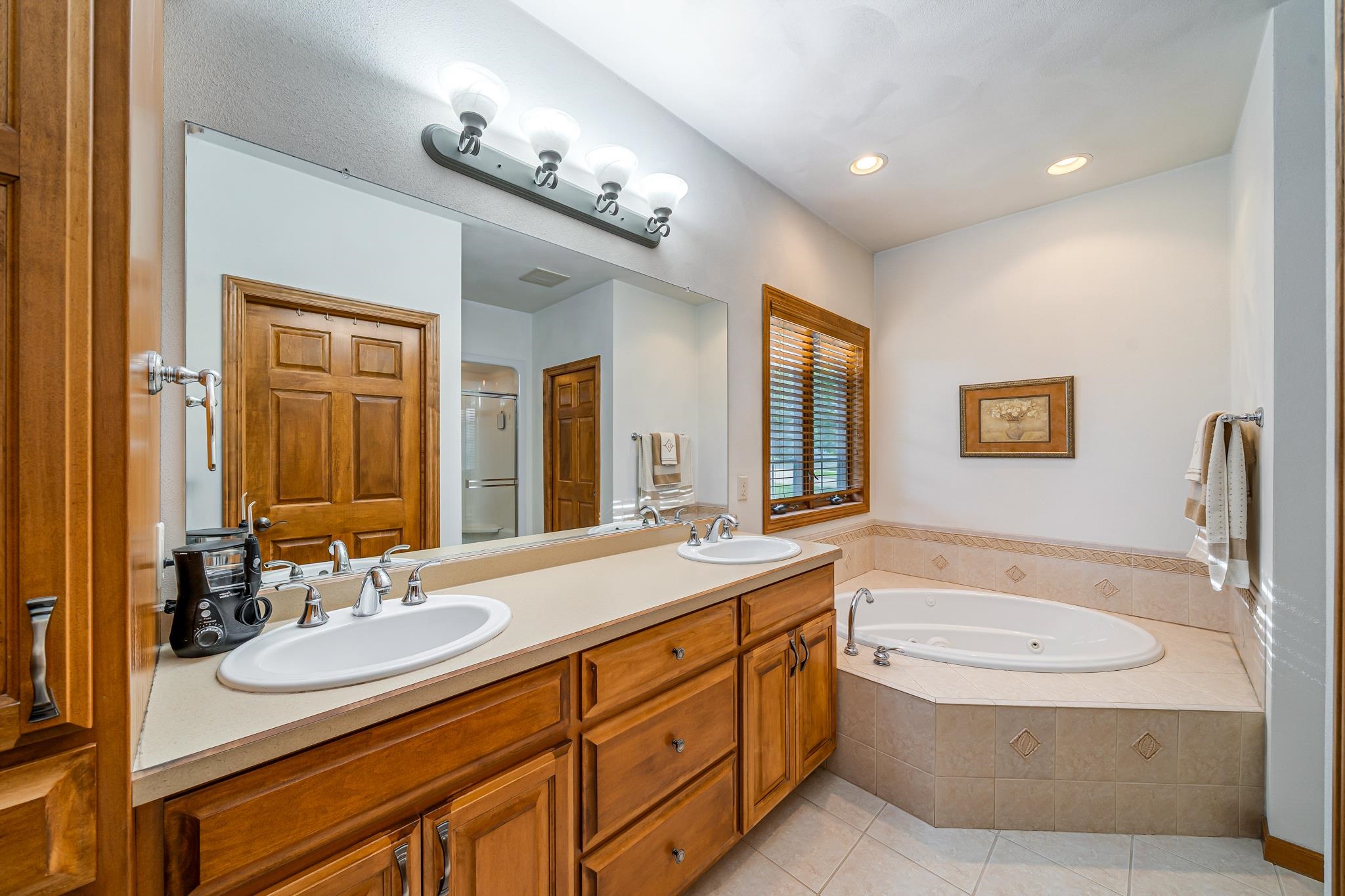 309 E STRATFORD Lane
