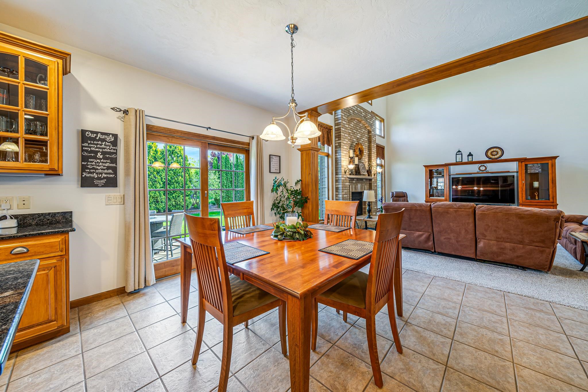 309 E STRATFORD Lane