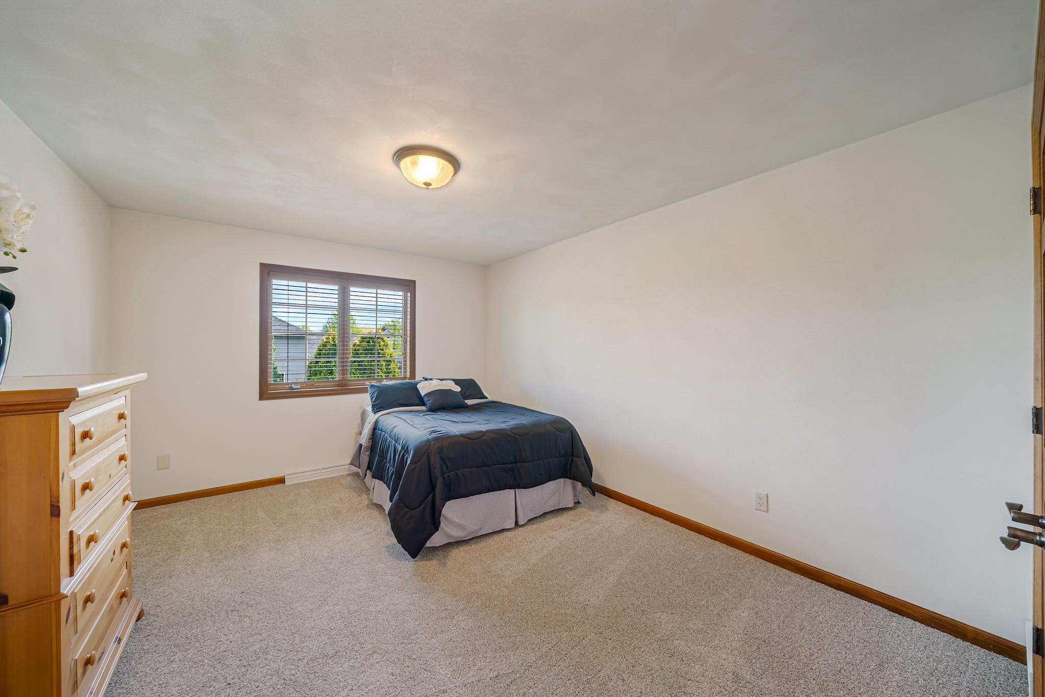 309 E STRATFORD Lane