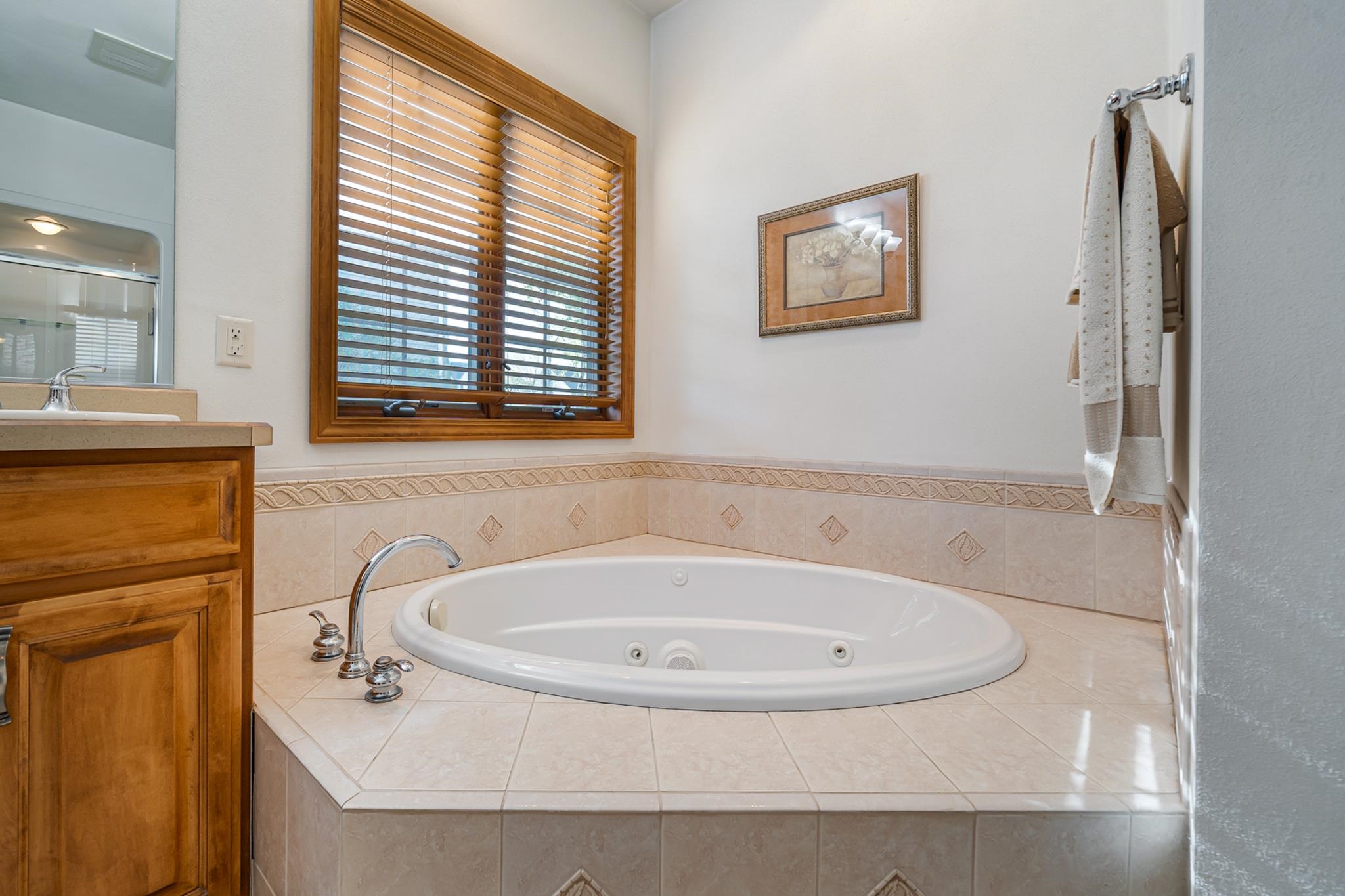 309 E STRATFORD Lane