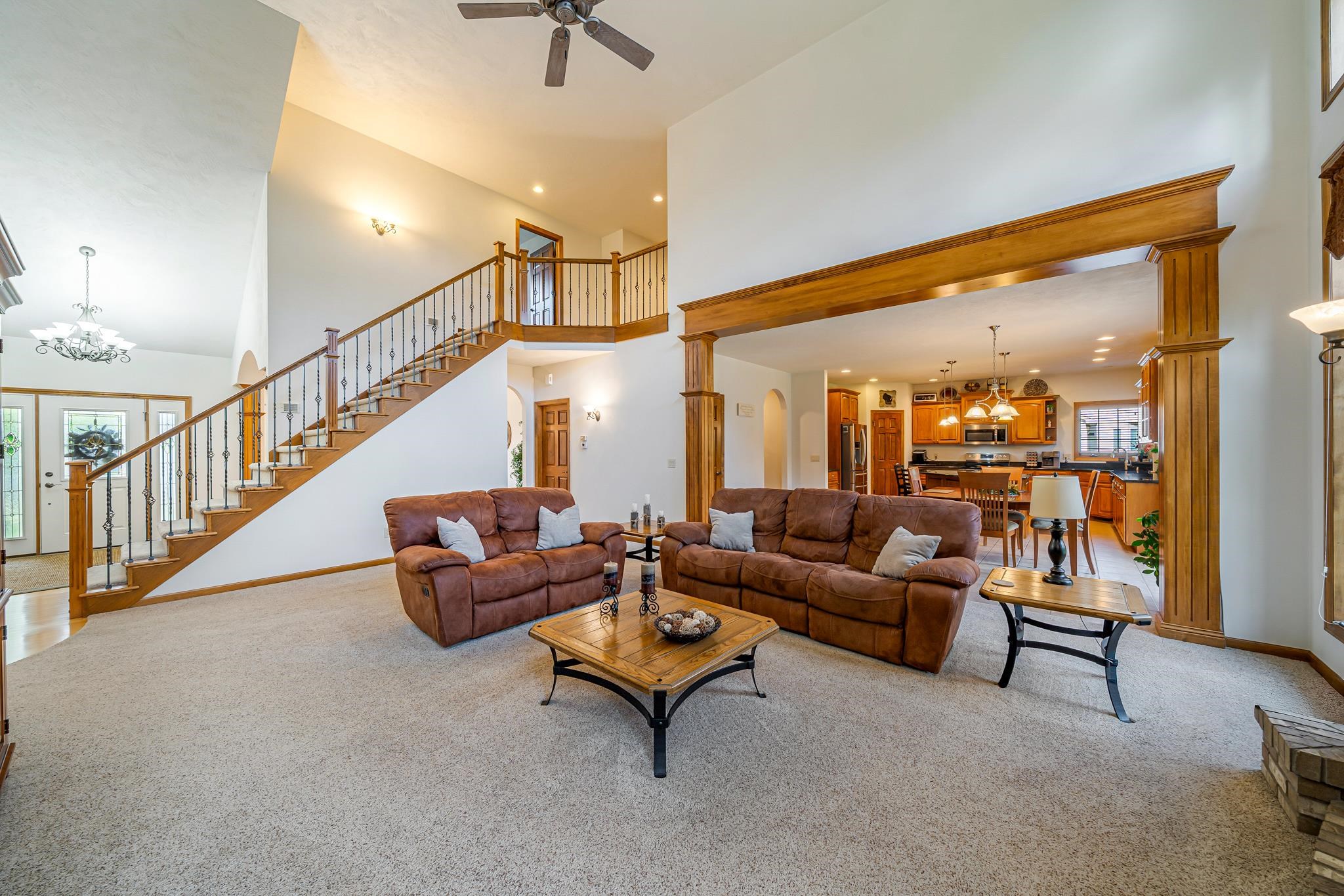 309 E STRATFORD Lane