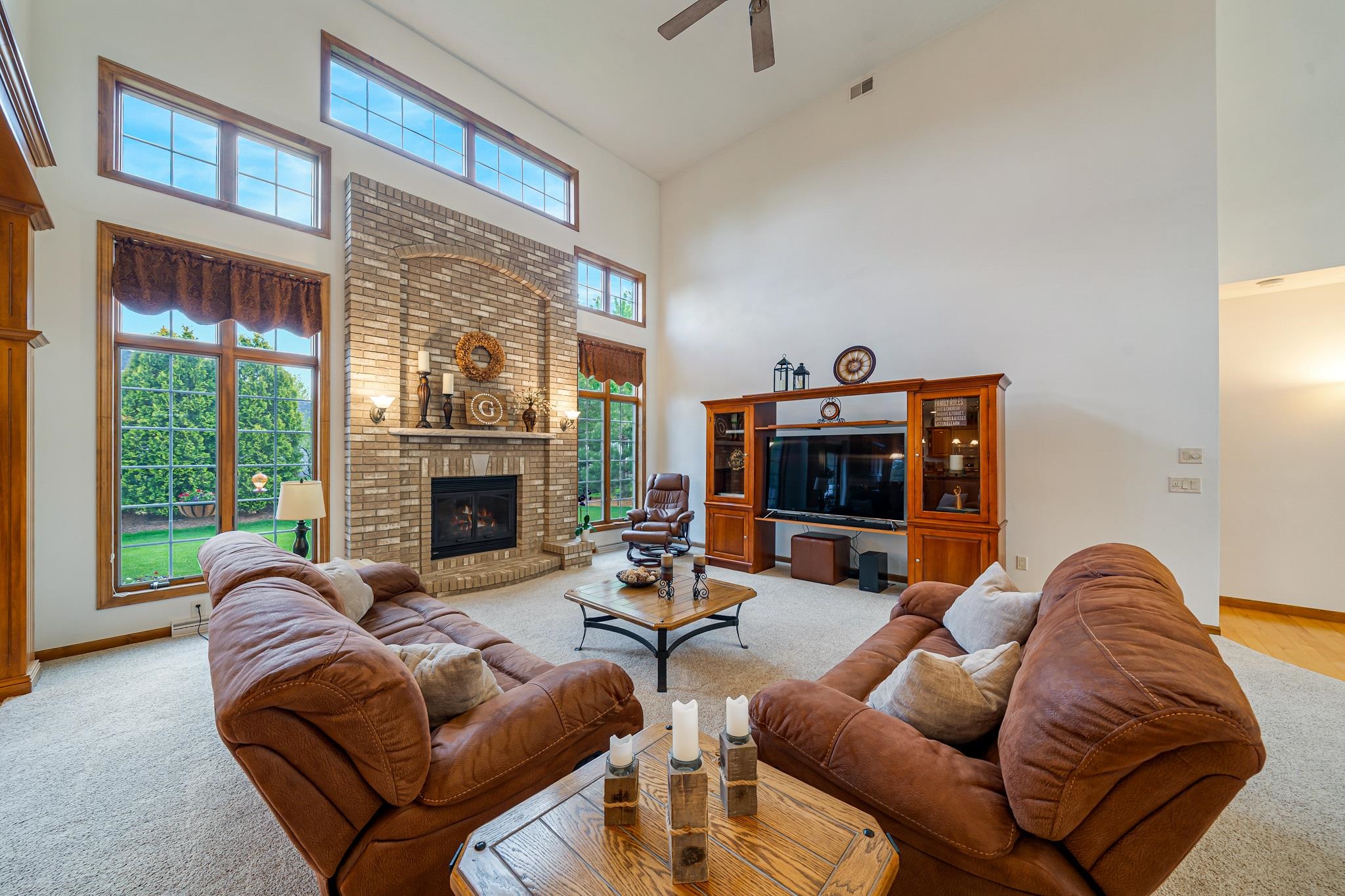 309 E STRATFORD Lane