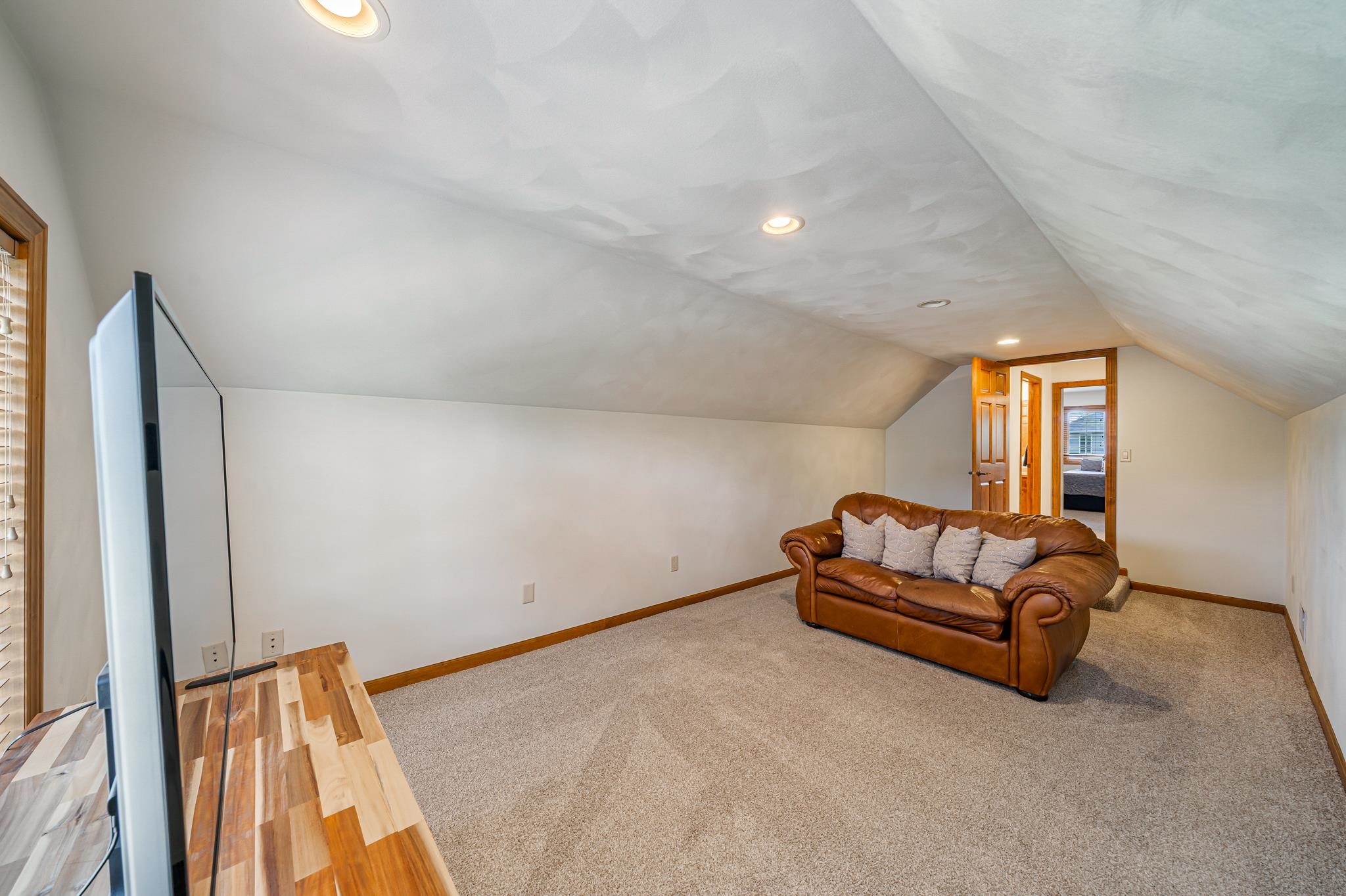 309 E STRATFORD Lane