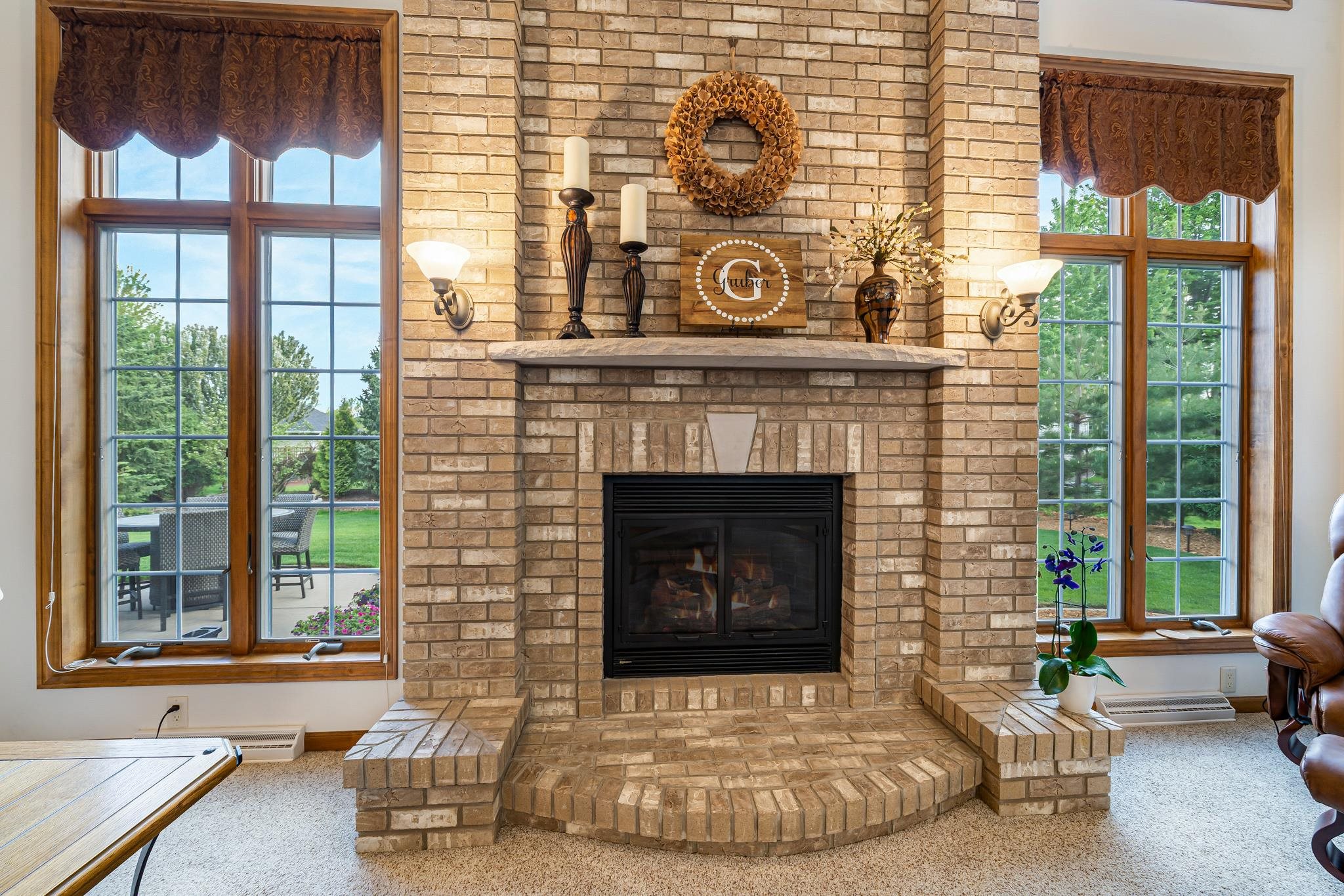 309 E STRATFORD Lane