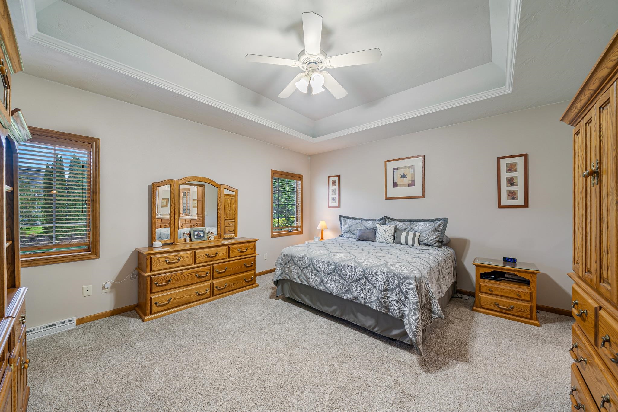 309 E STRATFORD Lane